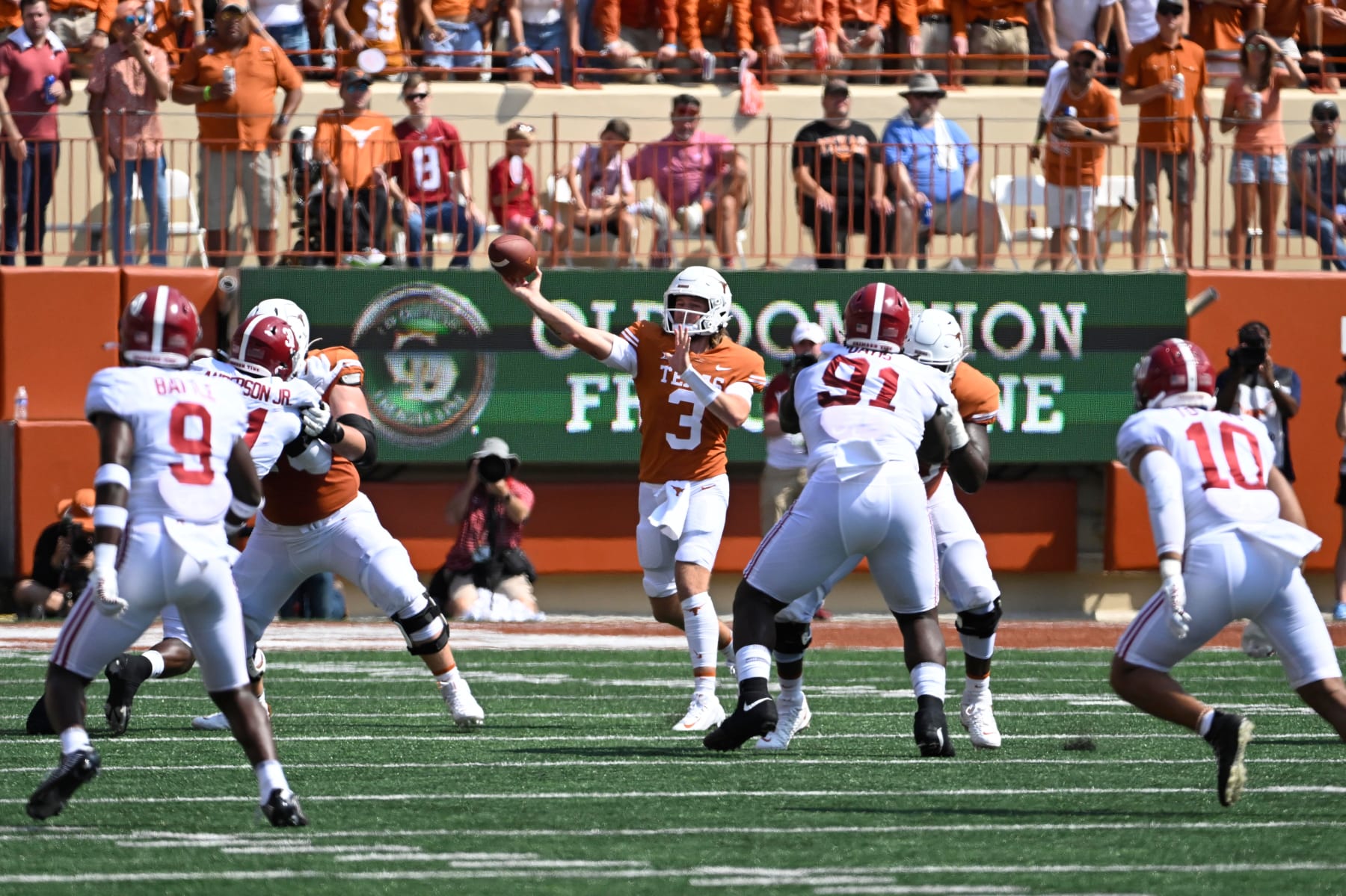 College Football: Texas Quinn Ewers (3) in action, passing vs Alabama at Darrell K Royal Memorial Stadium.
Austin, TX 9/10/2022
CREDIT: Greg Nelson (Photo by Greg Nelson/Sports Illustrated via Getty Images)
(Set Number: X164150)