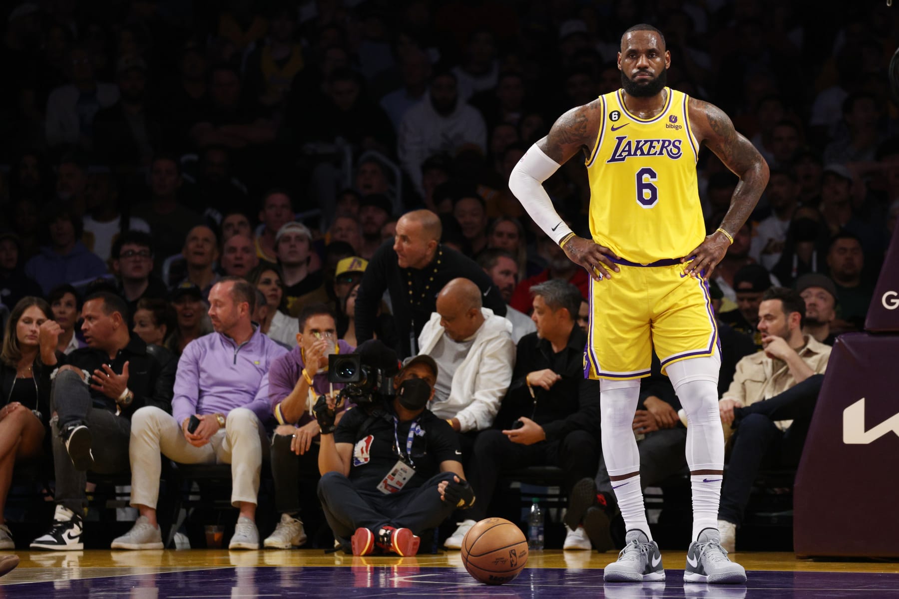 Is age finally having an effect on the Lakers' LeBron James as he suffers  foot soreness? - AS USA