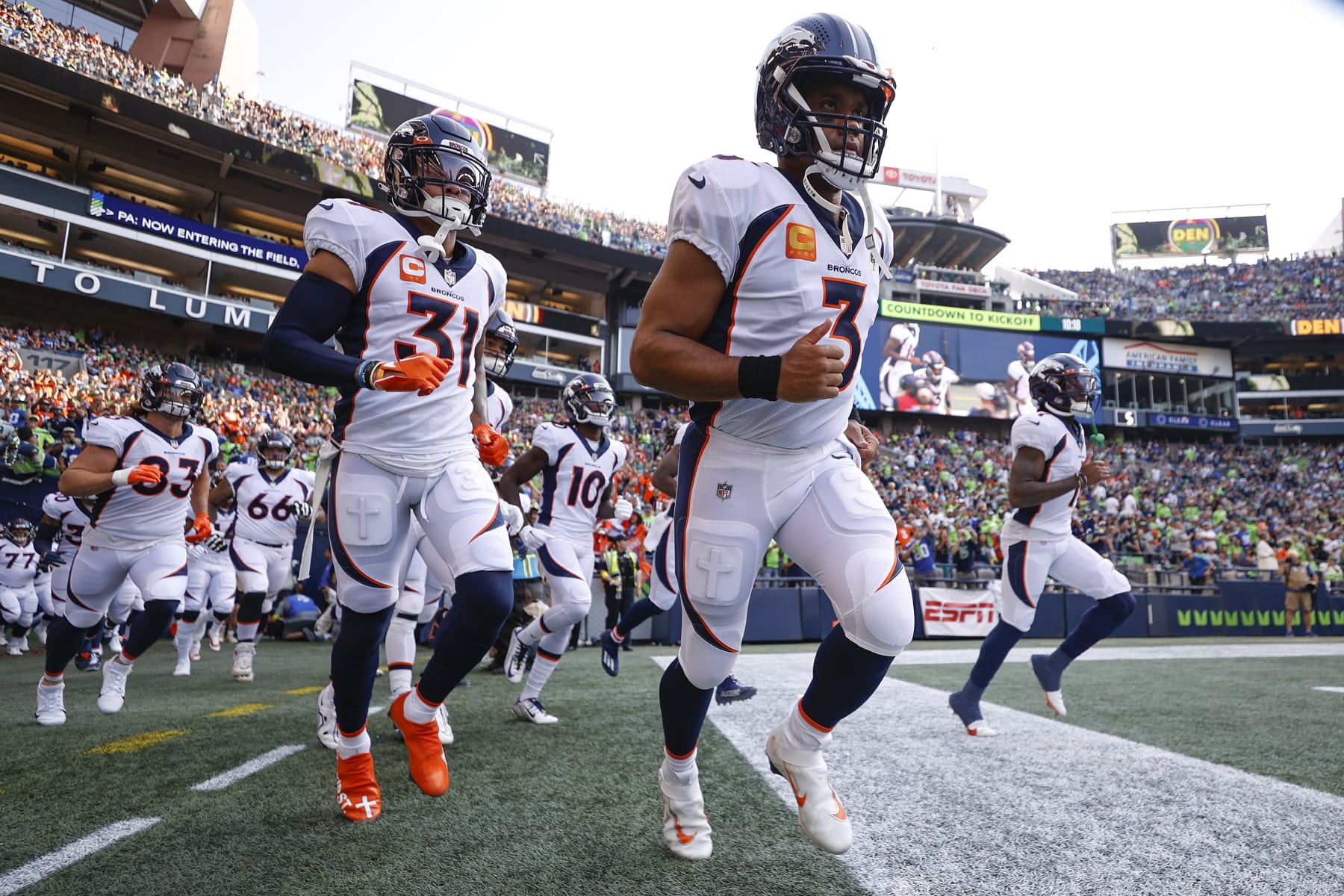 Behind the scenes at the Broncos' media day with Russell Wilson, Justin  Simmons, Jerry Jeudy & more 