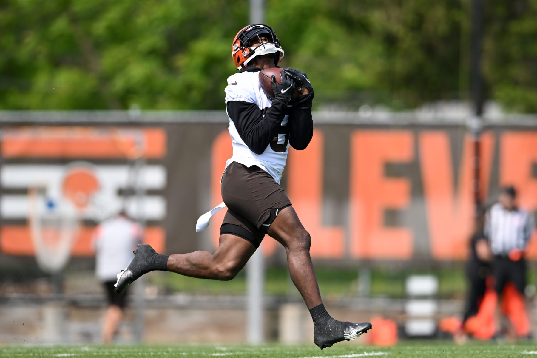 Cleveland Browns News and Rumors 9/26: Browns Praise, Reliving