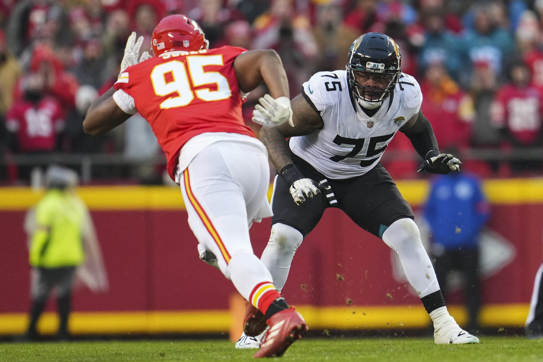 PFF on X: Since 2010, Duane Brown has ranked among the top 20 offensive  tackles in the NFL in every season.  / X