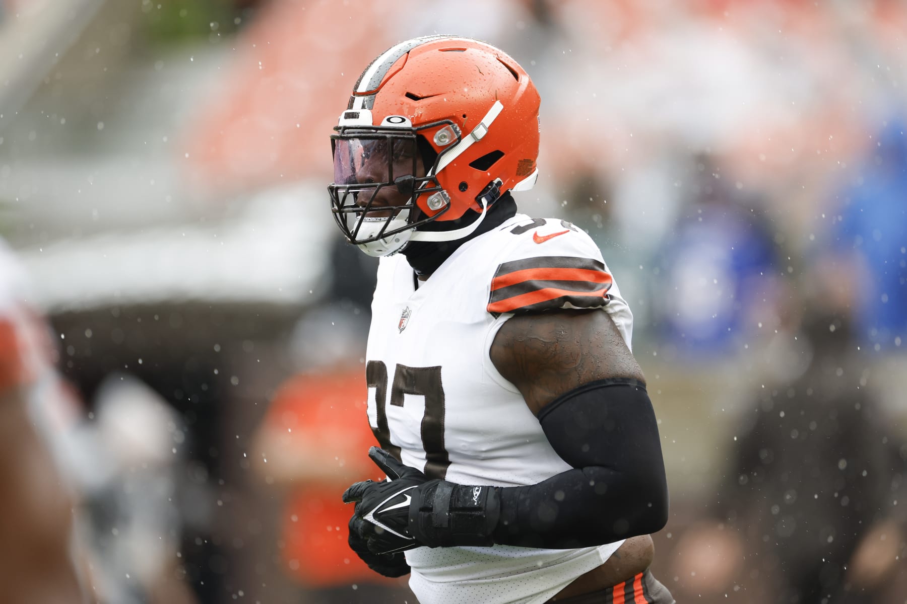 Perrion Winfrey Released by Browns; Woman Alleges She Was