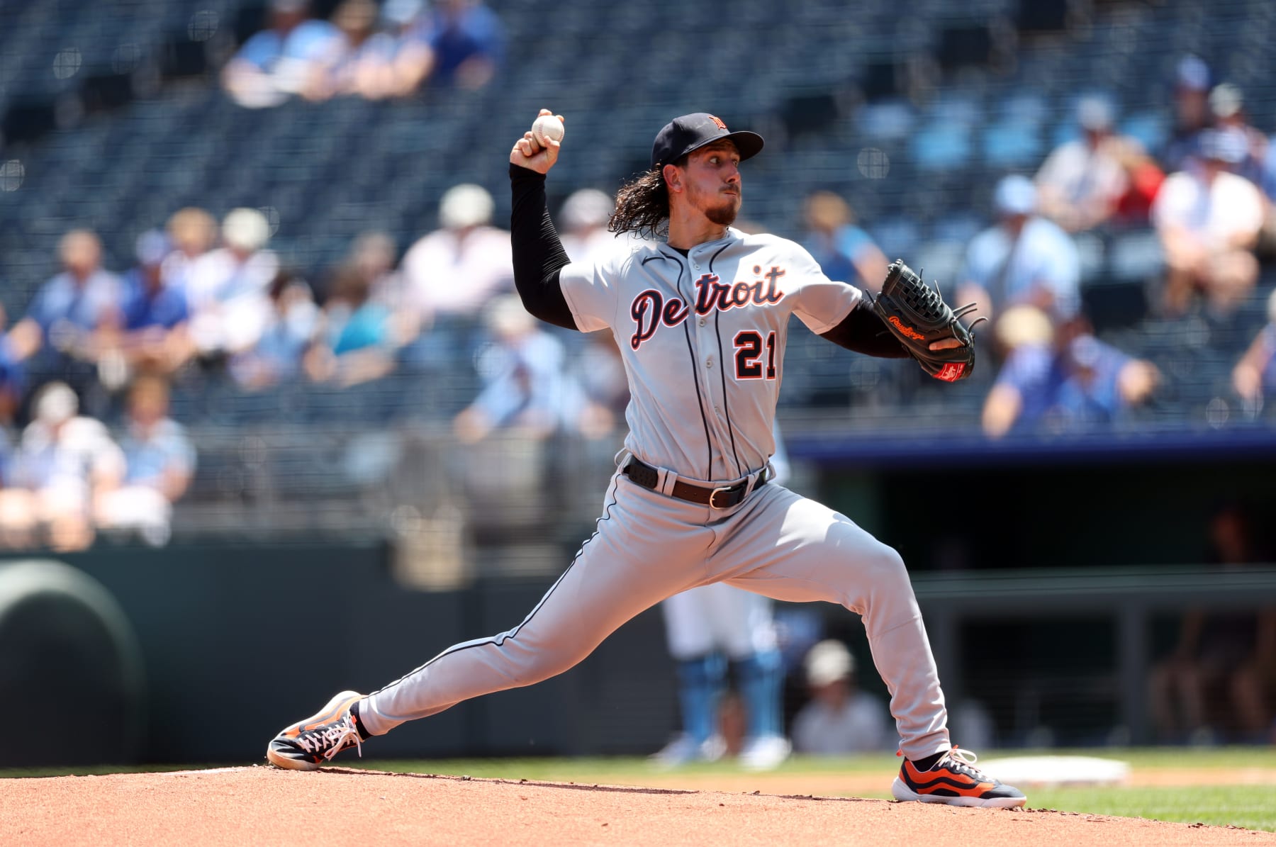 KANSAS CITY, MISSOURI - JULY 20:  Starting pitcher Michael Lorenzen #21 of the Detroit Tigers pitches during the 1st inning of the game against the Kansas City Royals at Kauffman Stadium on July 20, 2023 in Kansas City, Missouri. (Photo by Jamie Squire/Getty Images)