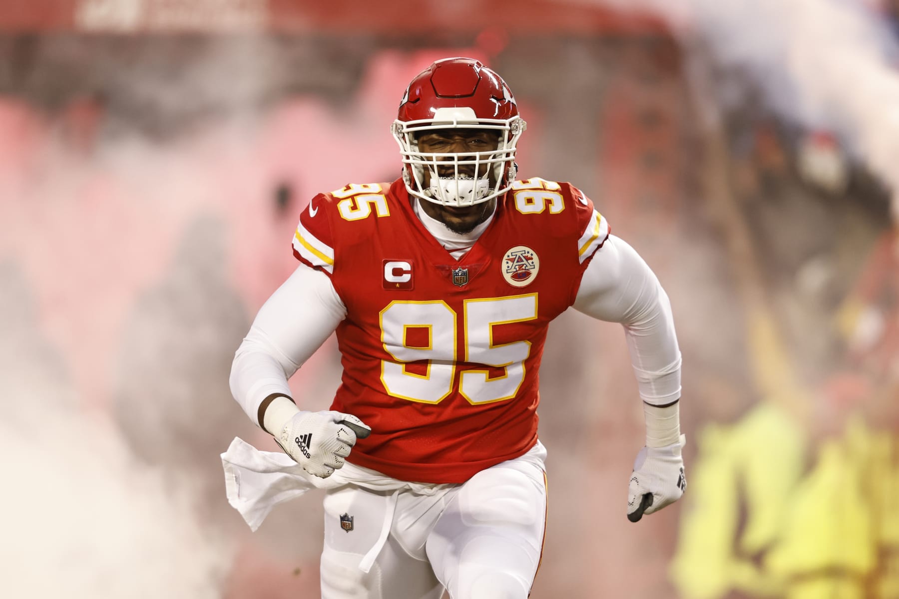 KC Chiefs DT Chris Jones Doesn't Report to Chiefs Camp, 'Far Apart' on New  Contract - Sports Illustrated Kansas City Chiefs News, Analysis and More