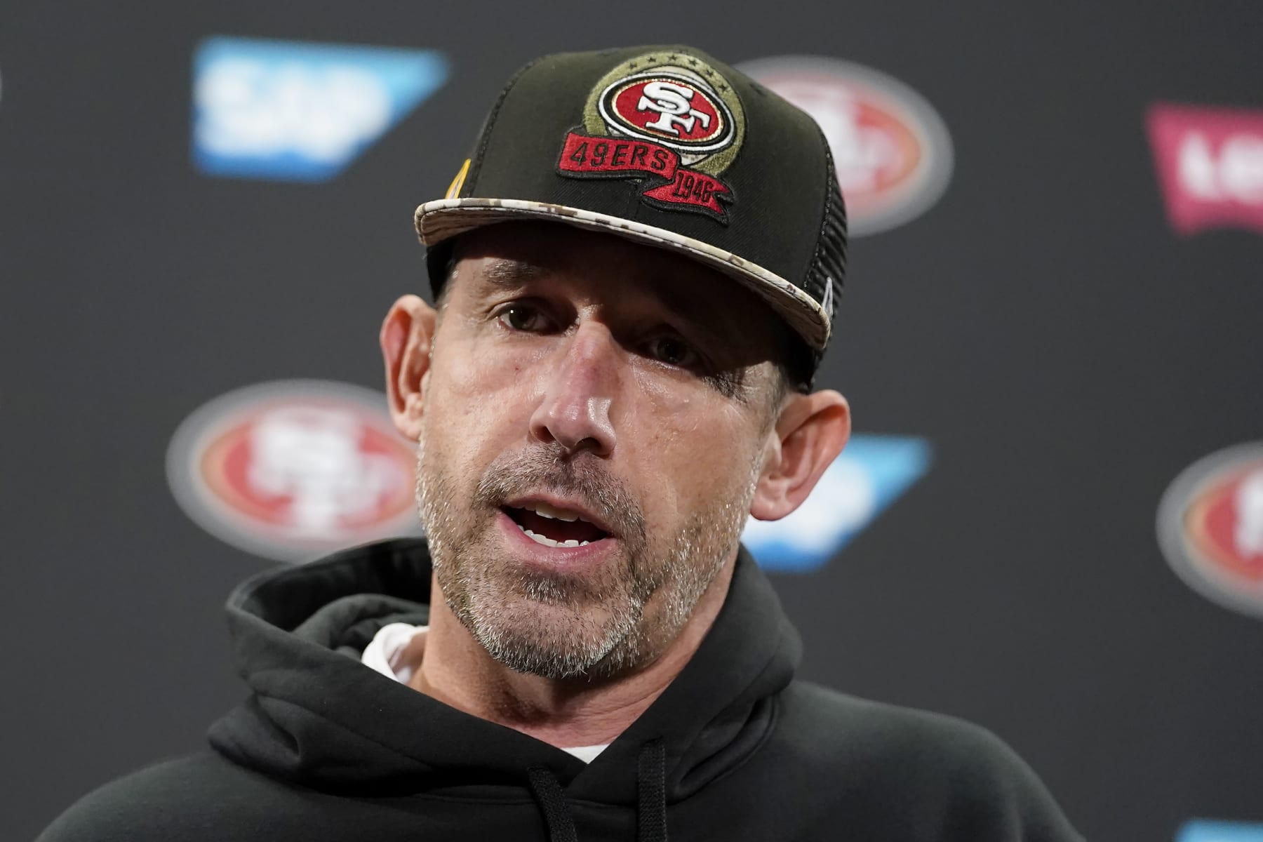 49ers Coach Kyle Shanahan Not Happy With NFL's Hat Rules - Sports  Illustrated