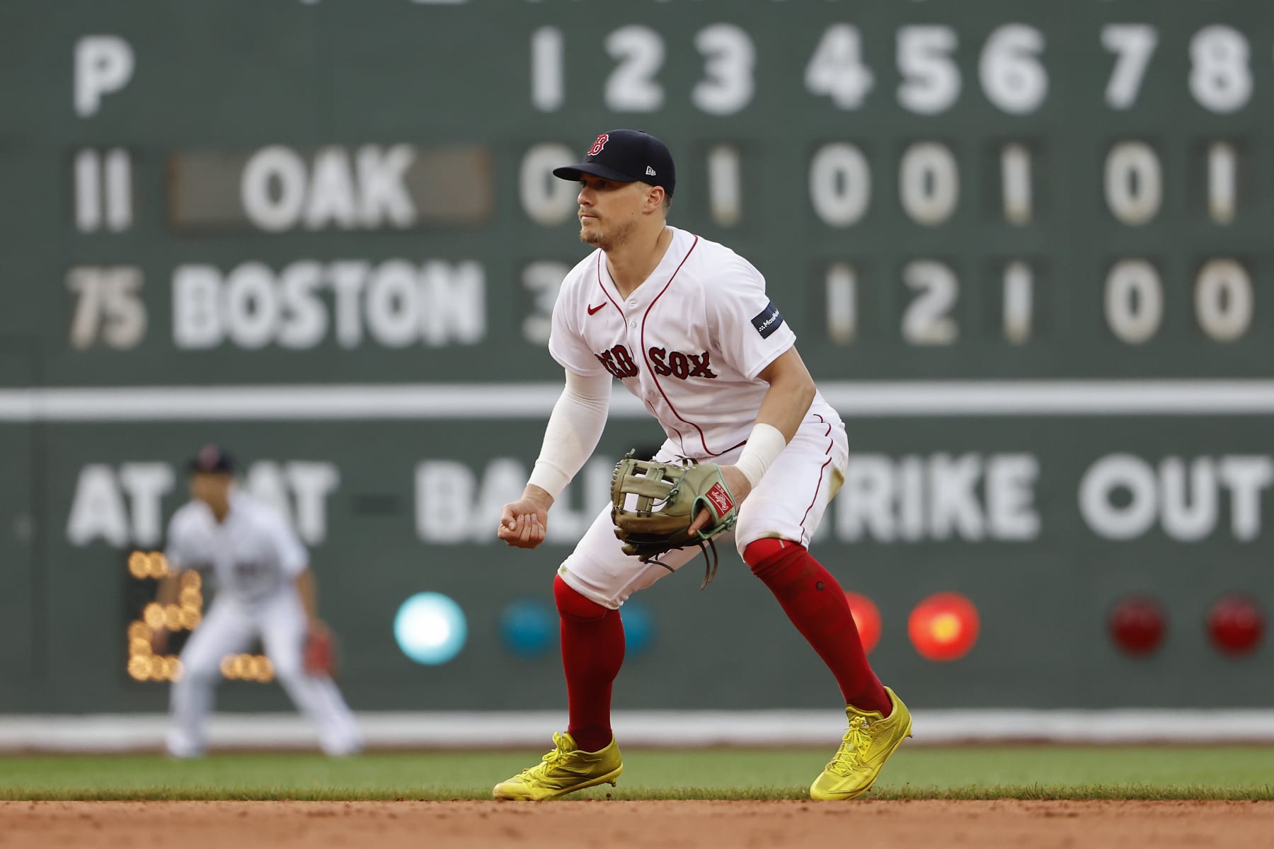 Red Sox trade Hernández, 2021 postseason hero, to Dodgers