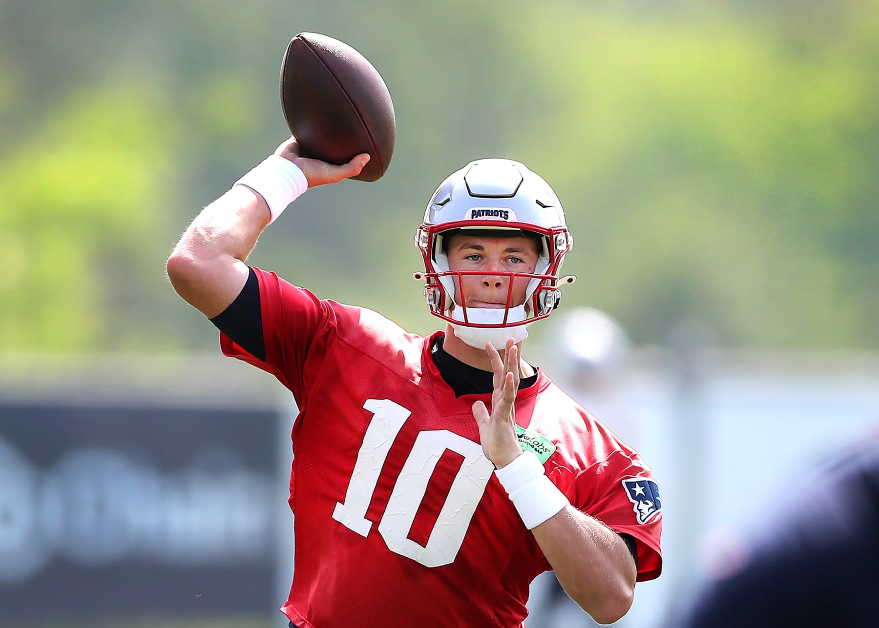 Mac Jones feeling a lot trust and positivity among Patriots offense heading  into new season - CBS Boston