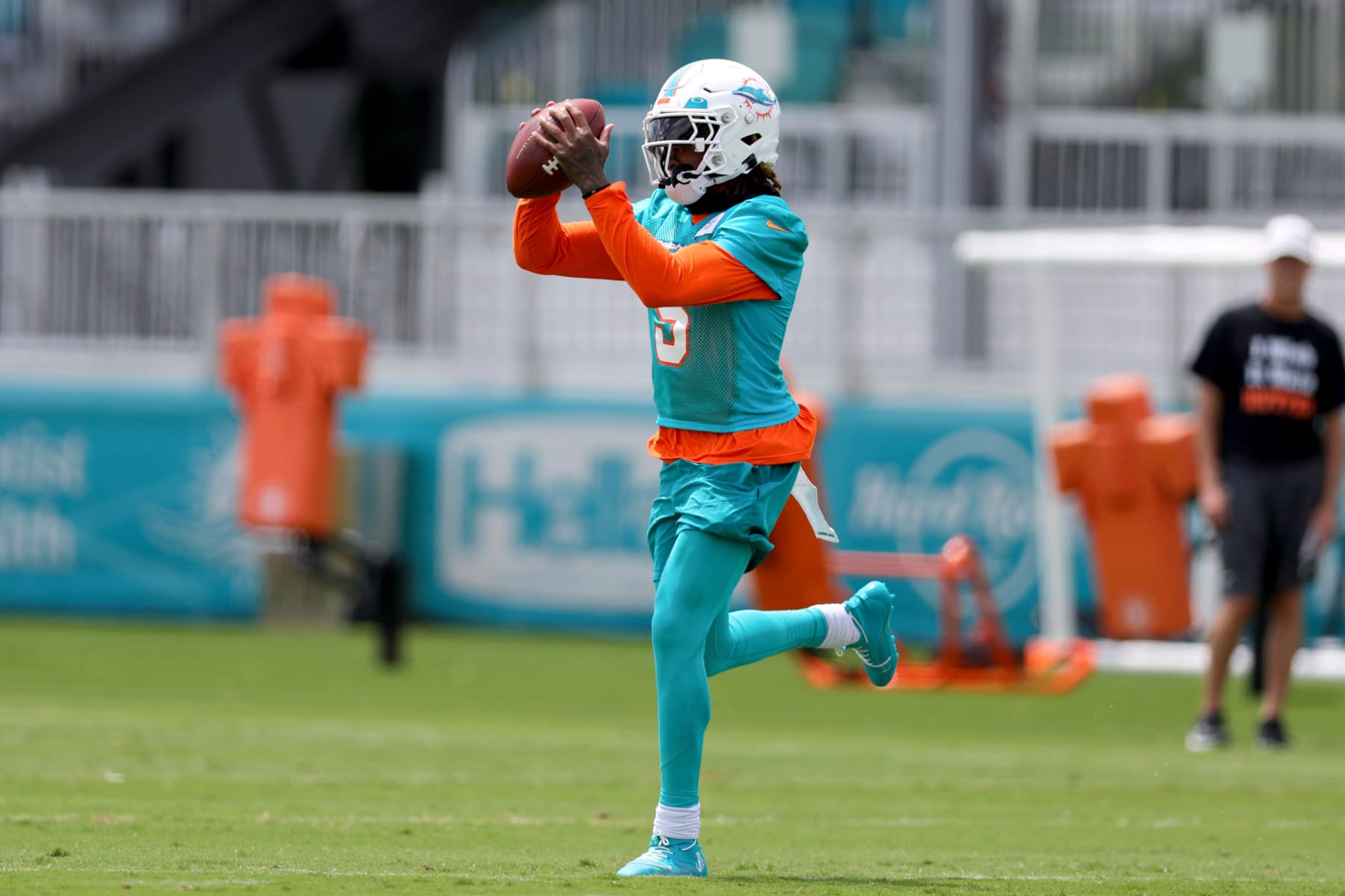 Miami Dolphins training camp 2021: Twitter updates from Thursday's