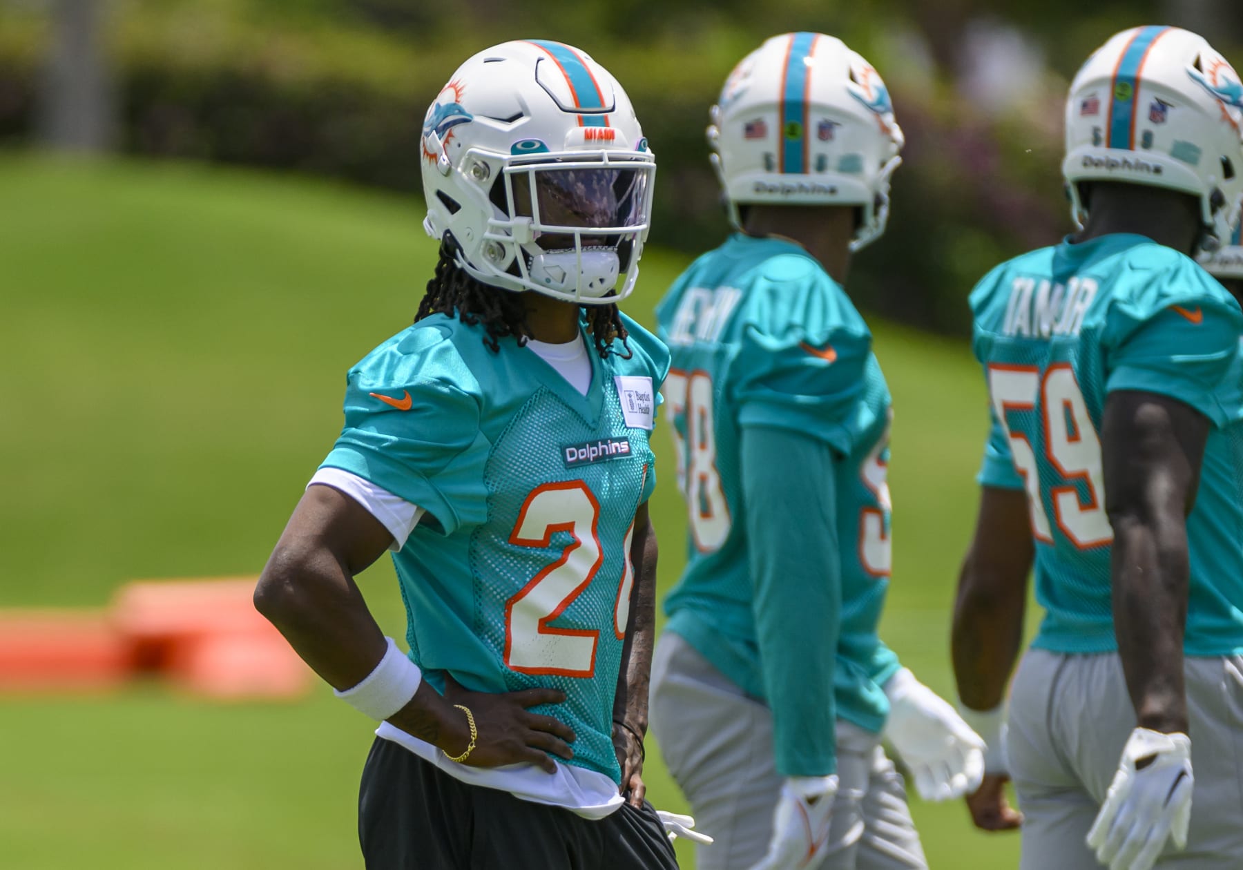 De'Von Achane and fellow rookies report to Dolphins training camp