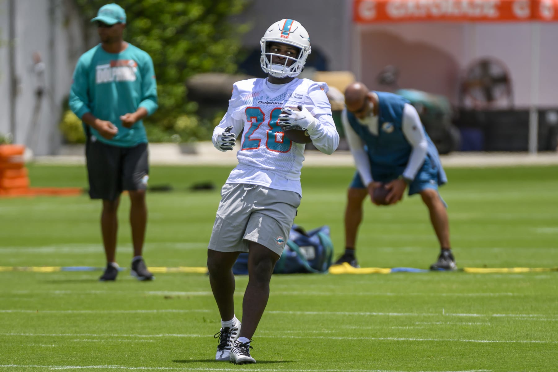 Dolphins Need to Continue Building Offense Around De'Von Achane