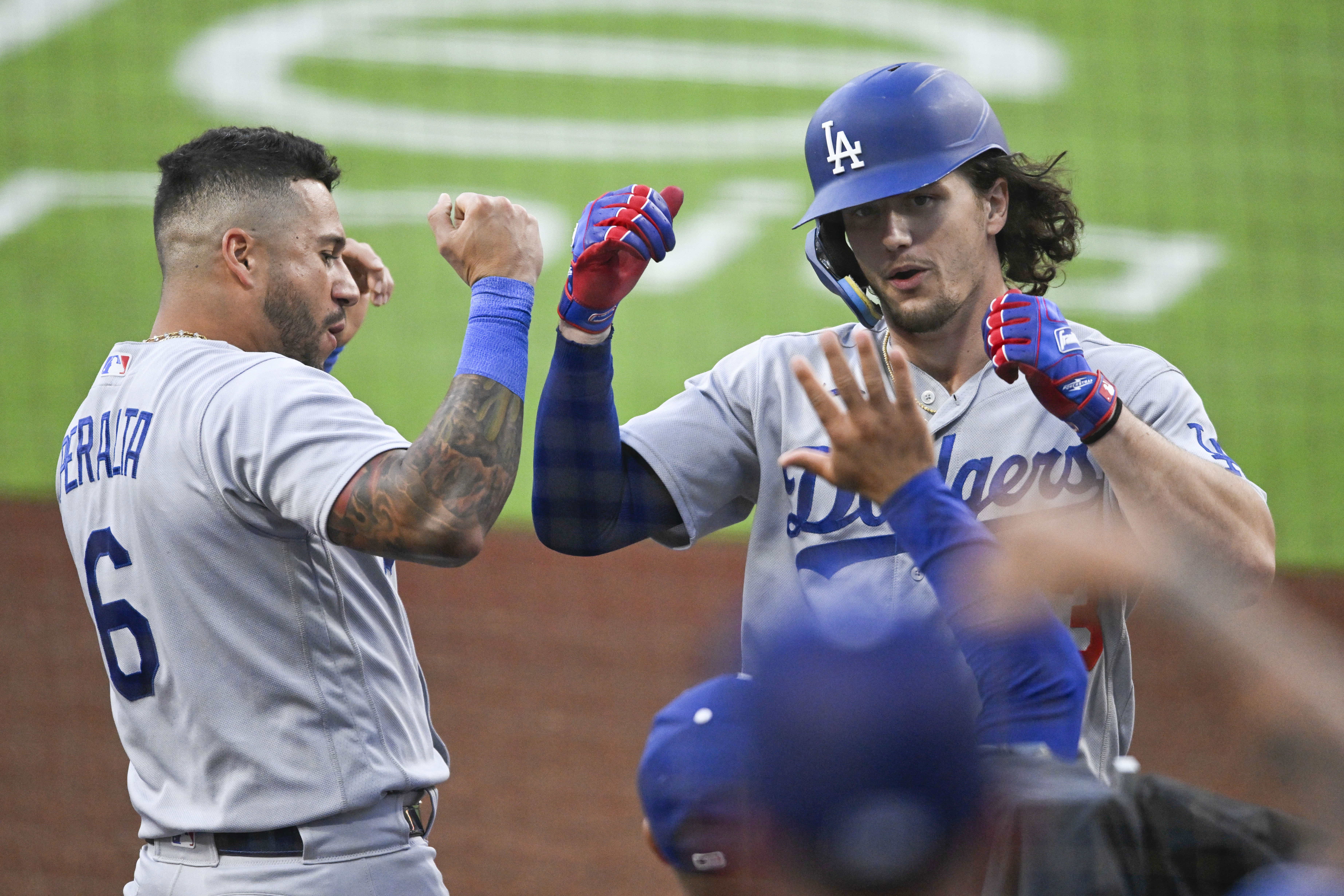 Dodgers rally for 5 runs in the 8th to beat the Padres 10-5