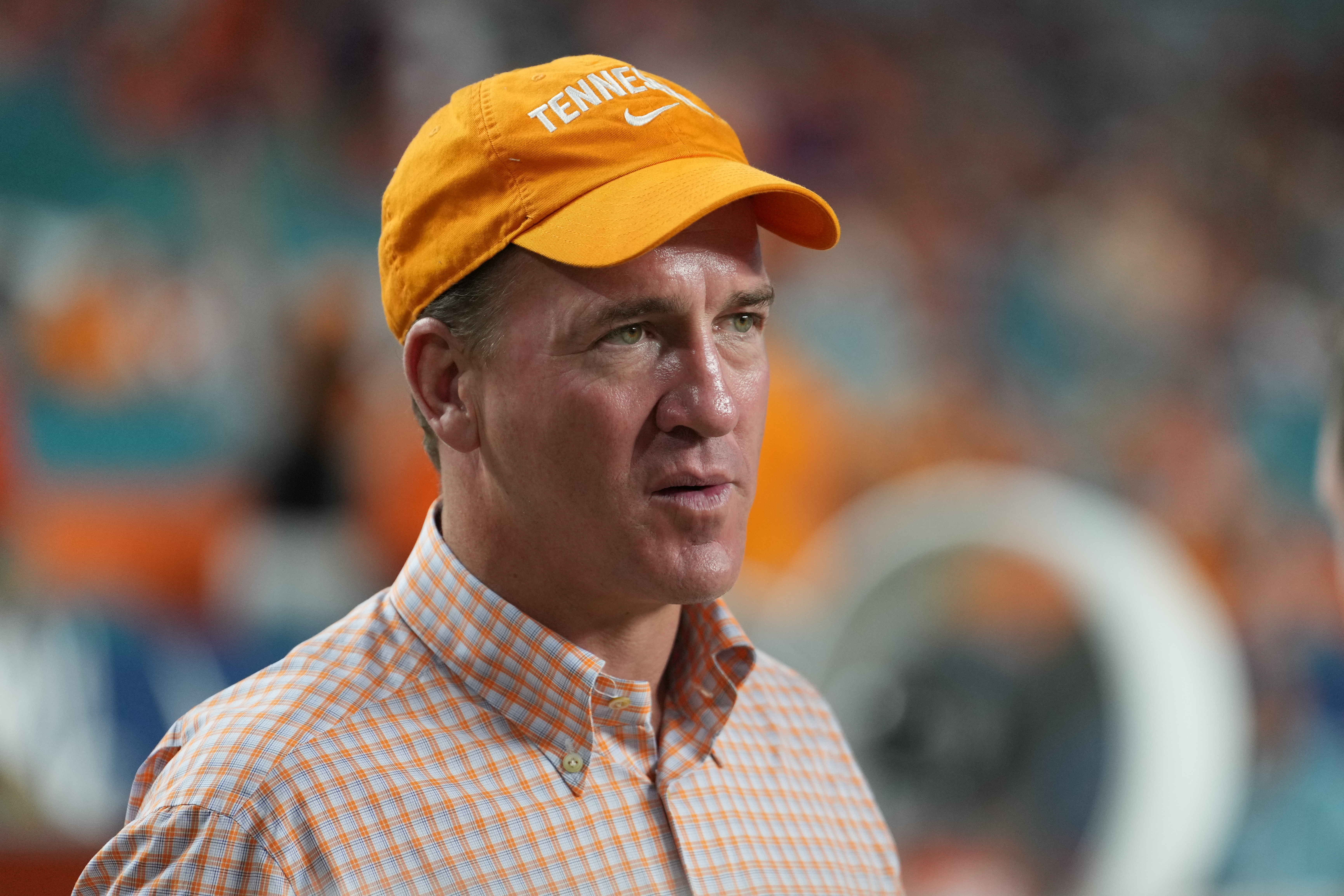 Peyton Manning MegaCast: Announcing job gives him weekend with family