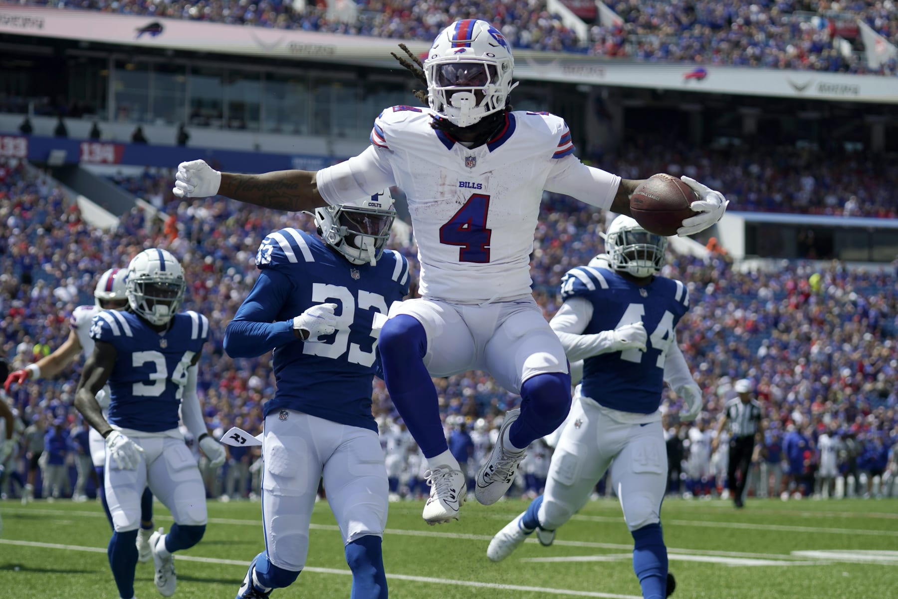 Buffalo Bills running back James Cook (28) runs the ball against the New  York Jets in