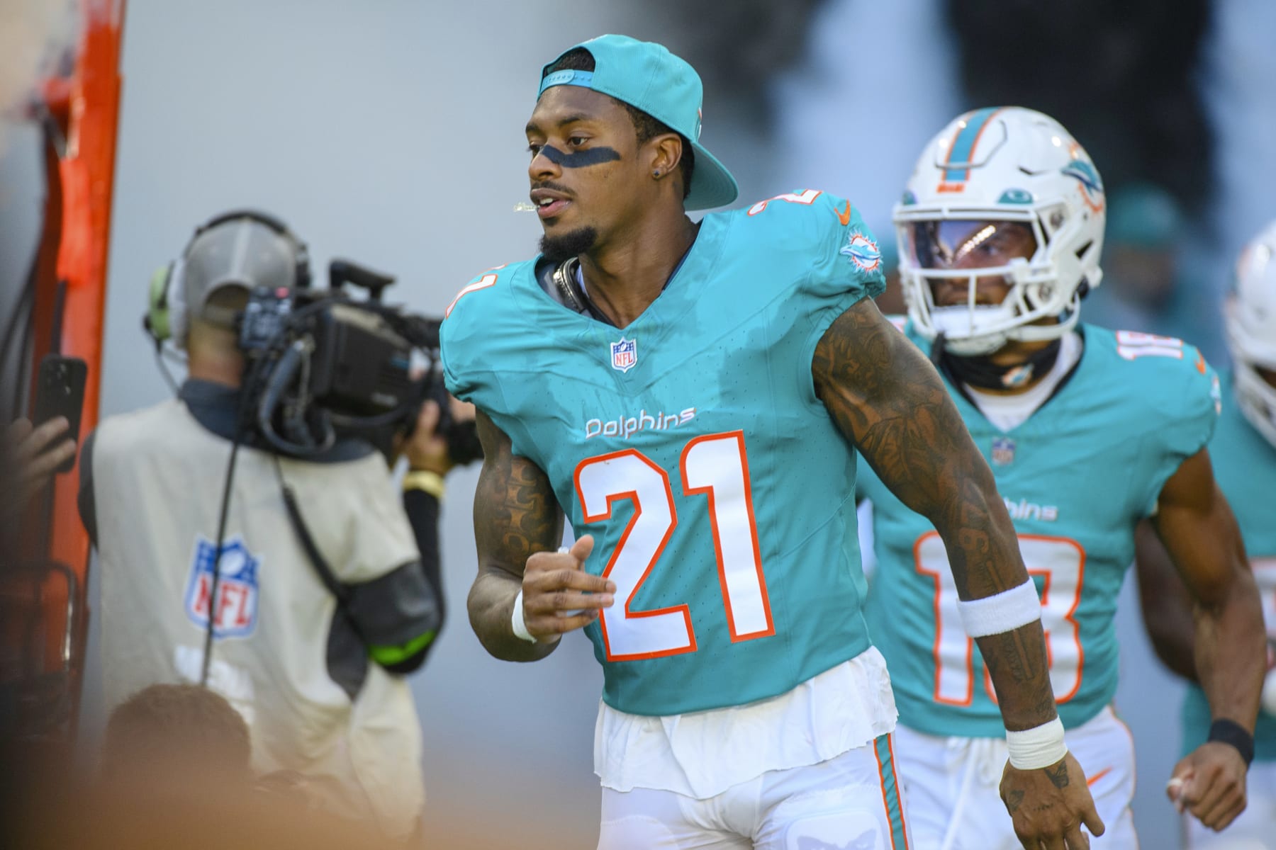 Miami Dolphins 53-Man Roster Projections: First Preseason Game Brings  Clarity