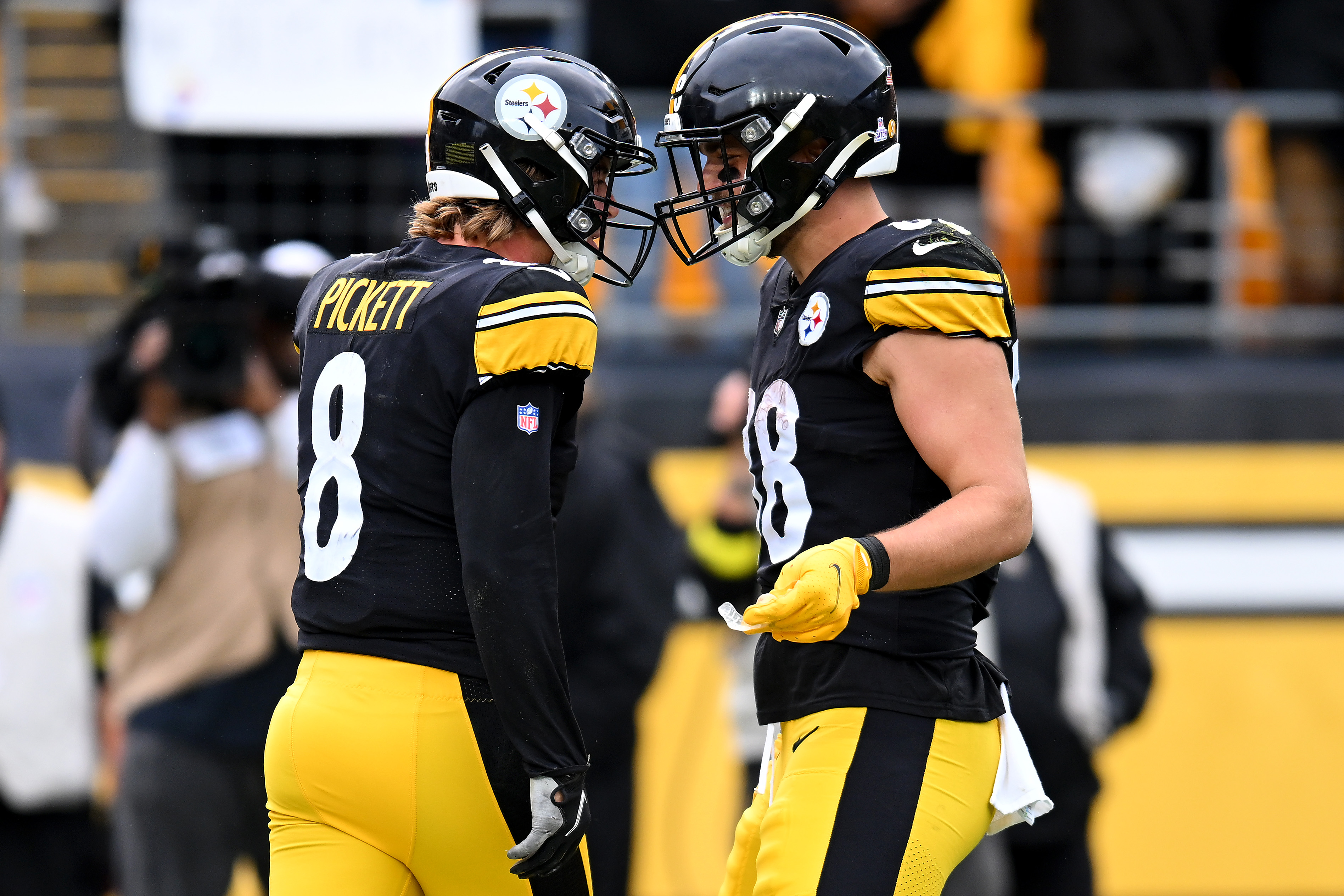 Pittsburgh Steelers linebacker Alex Highsmith (56) sits on the sidelines  during an NFL preseason football game against the Buffalo Bills in  Pittsburgh, Sunday, Aug. 20, 2023. (AP Photo/Gene J. Puskar Stock Photo -  Alamy