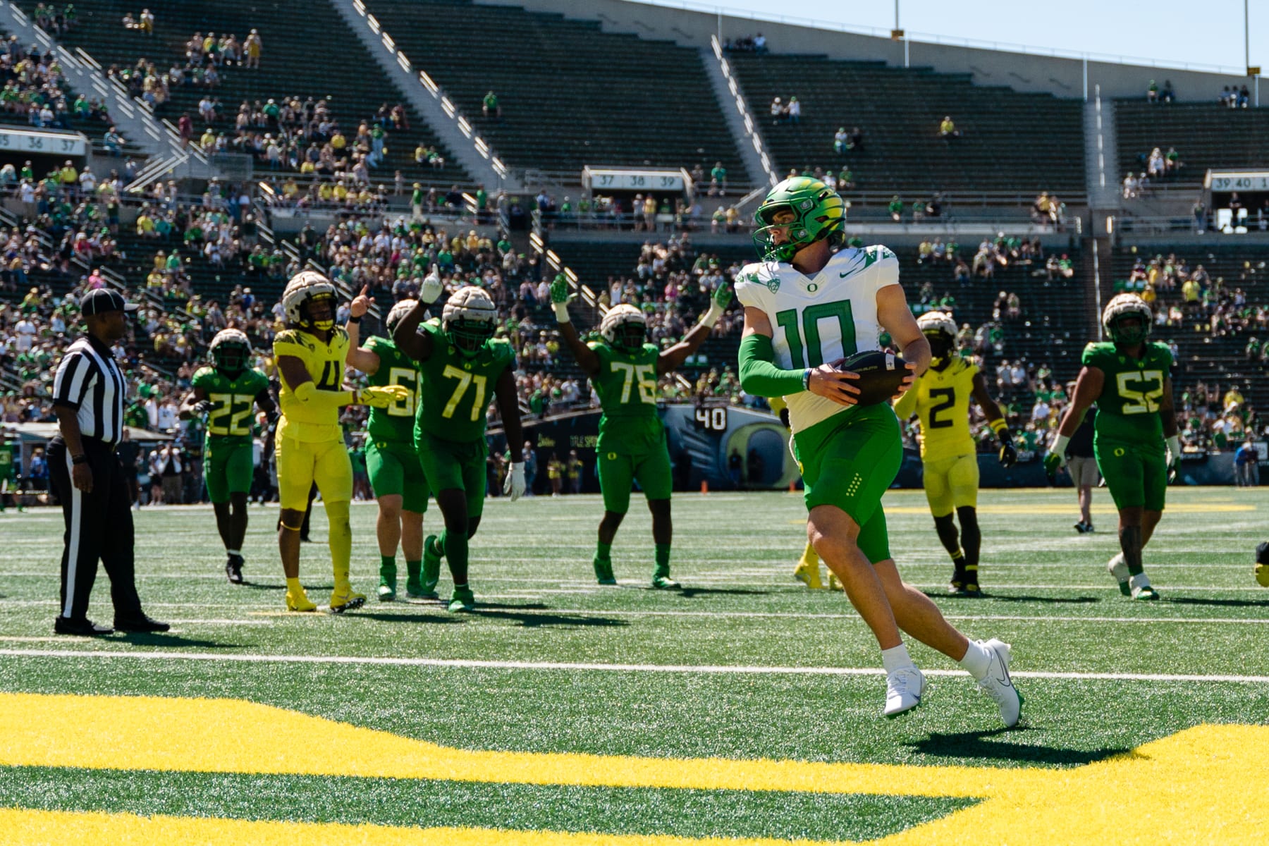 EUGENE, OR - APRIL 29: Quarterback Bo Nix #10 of the Oregon Ducks runs the ball in for a touchdown during the second half of the Oregon Ducks Spring Football Game at Autzen Stadium on April 29, 2023 in Eugene, Oregon. (Photo by Ali Gradischer/Getty Images) EUGENE, OR - APRIL 29: Quarterback Bo Nix #10 of the Oregon Ducks runs the ball in for a touchdown during the second half of the Oregon Ducks Spring Football Game at Autzen Stadium on April 29, 2023 in Eugene, Oregon. (Photo by Ali Gradischer/Getty Images)