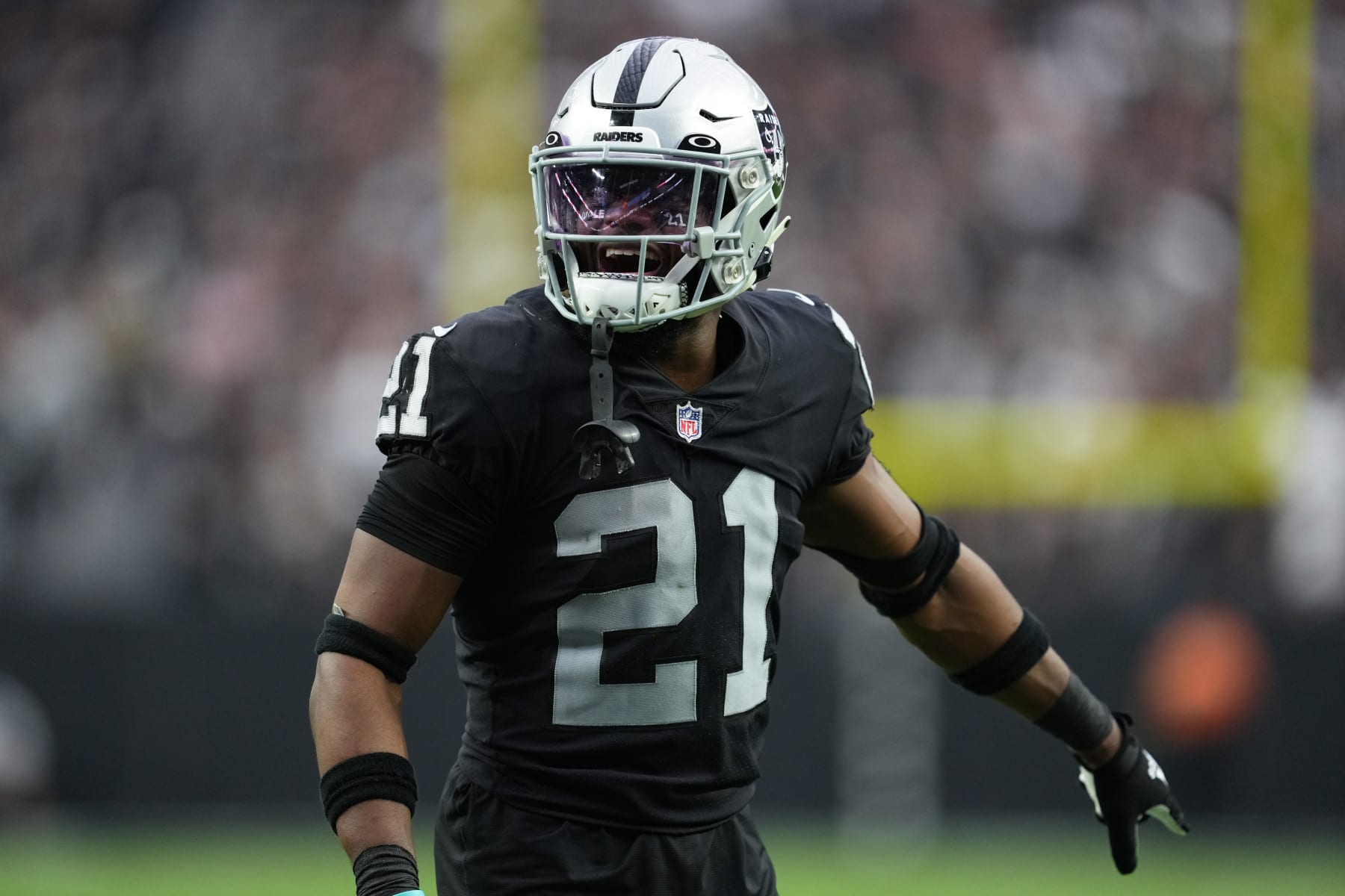 Raiders re-sign WR Keelan Cole Sr.