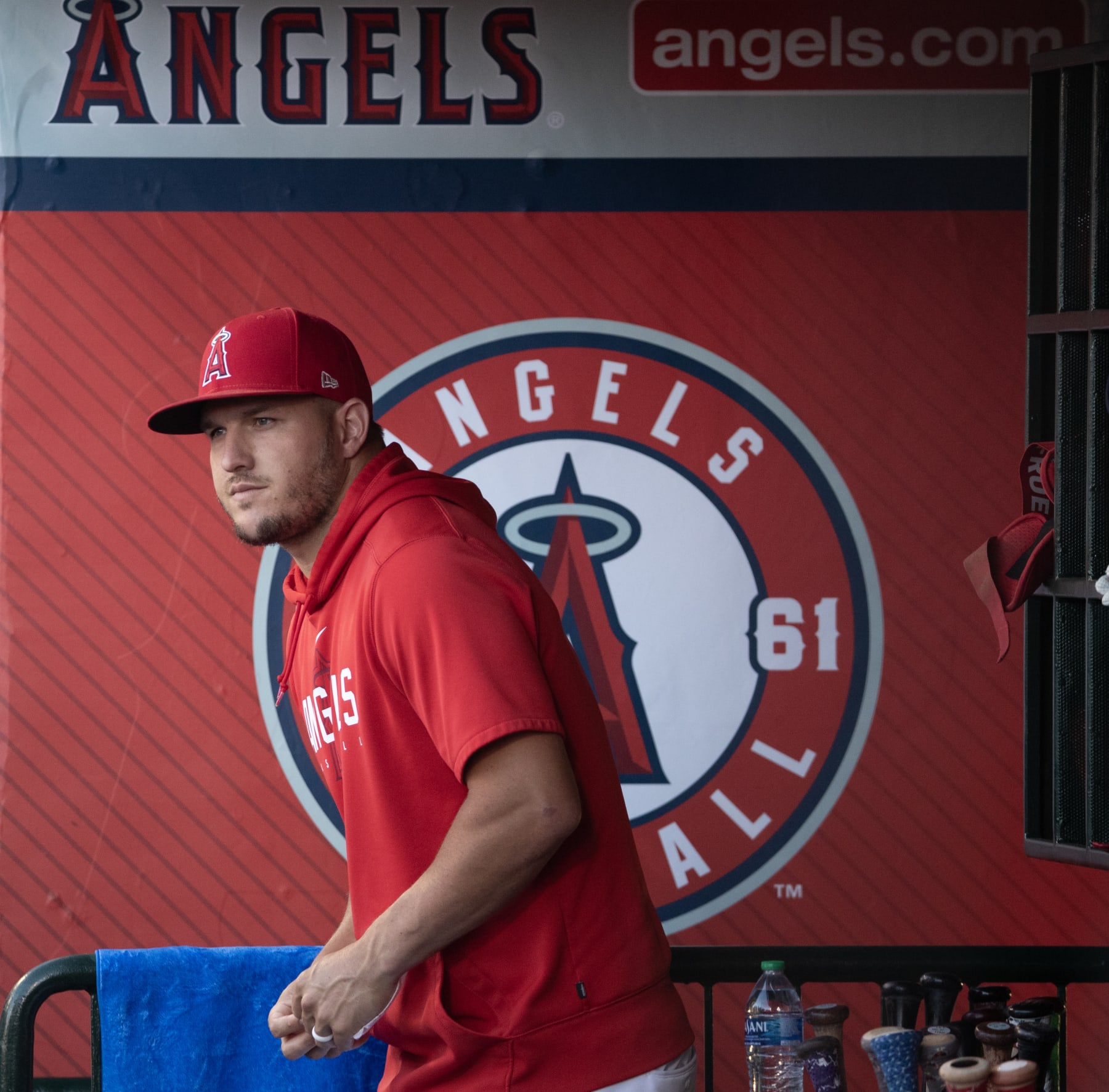 Angels place Mike Trout on IL with left hamate fracture