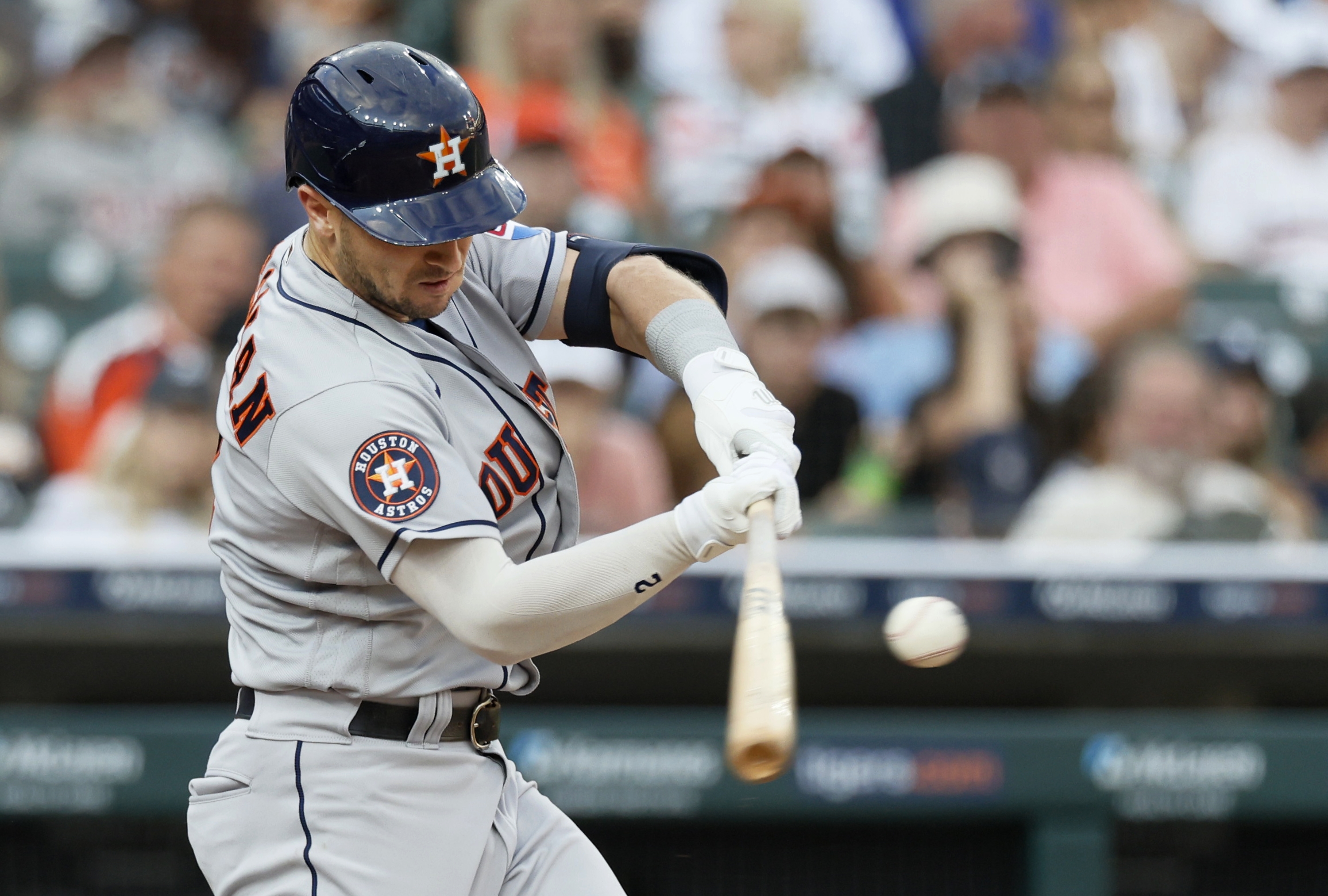 Alex Bregman drives in 4 runs to help lead the Astros to a 9-2 win