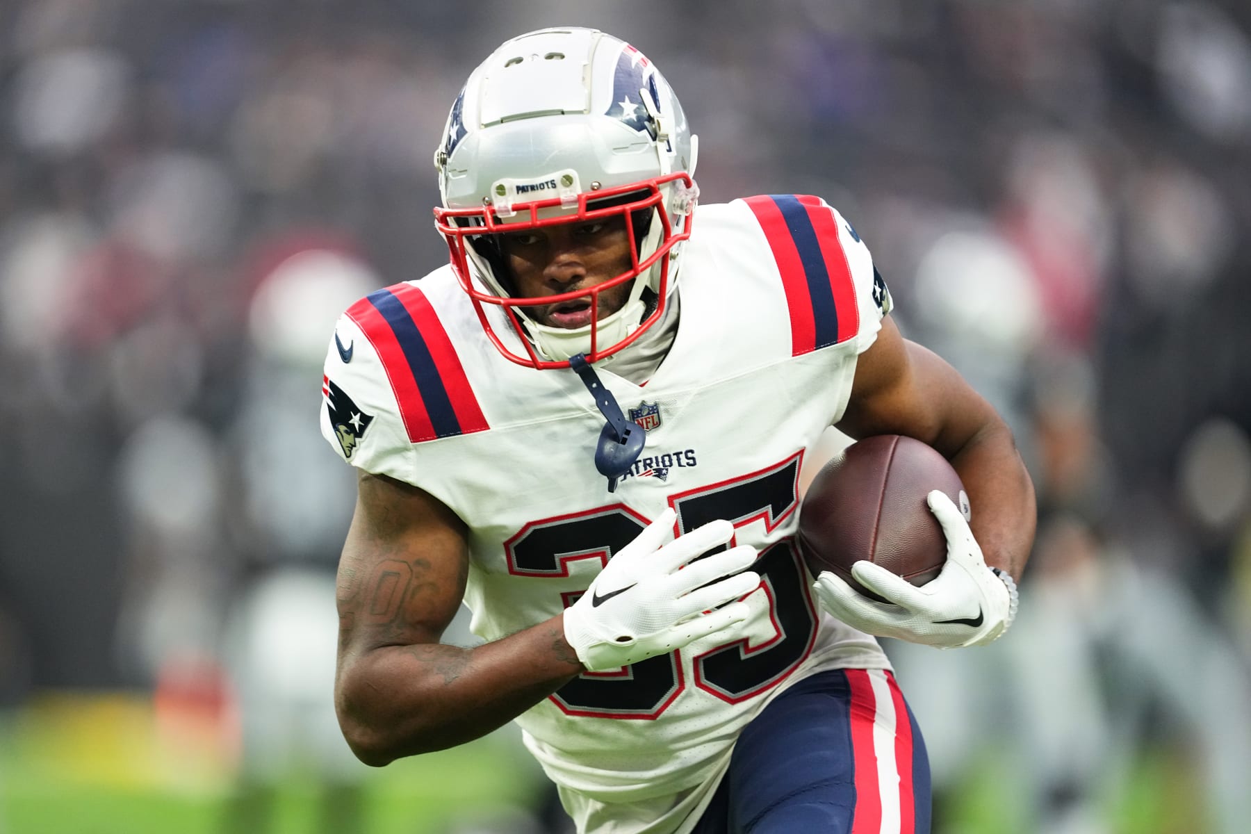 Patriots trade RB Pierre Strong for Browns offensive lineman, Local Sports  News