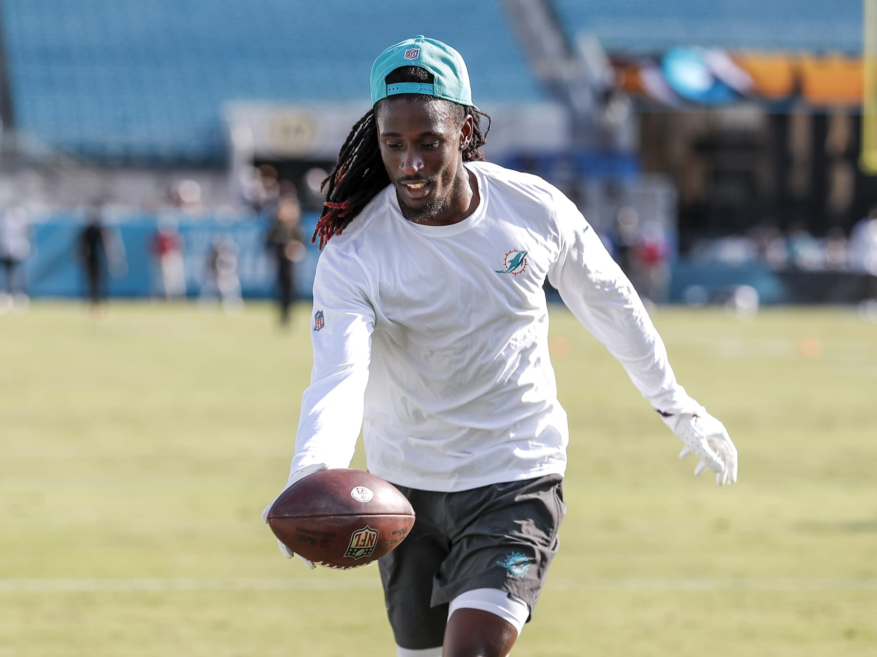 Dolphins-Jaguars game canceled after scary Daewood Davis injury