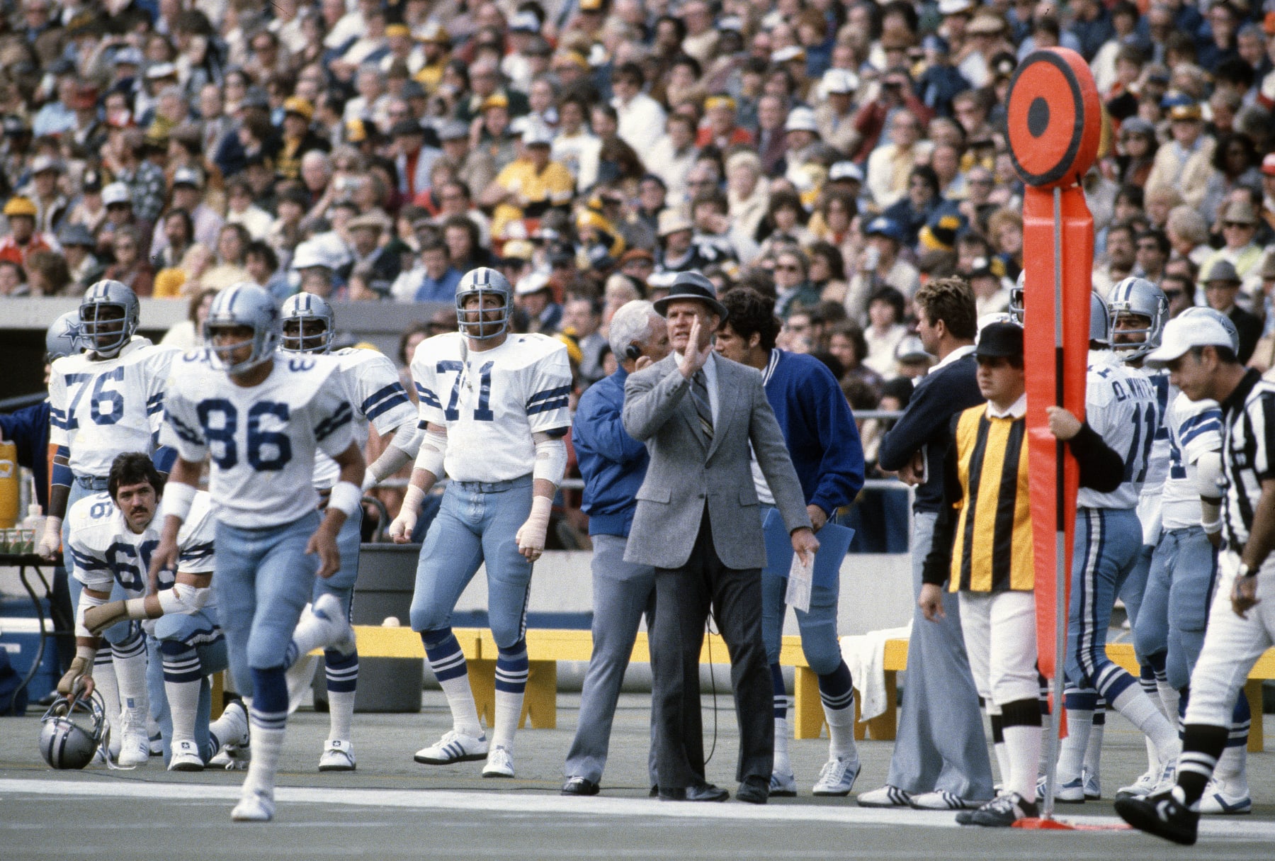 Circa 1960's: Head Coach Tom Landry and running back Dan Reeves of