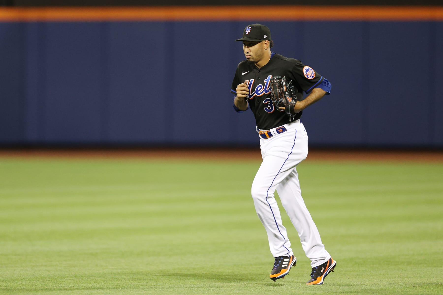 Mets' Edwin Diaz Likely to Miss 2023 Season After Surgery on Patellar  Injury, News, Scores, Highlights, Stats, and Rumors