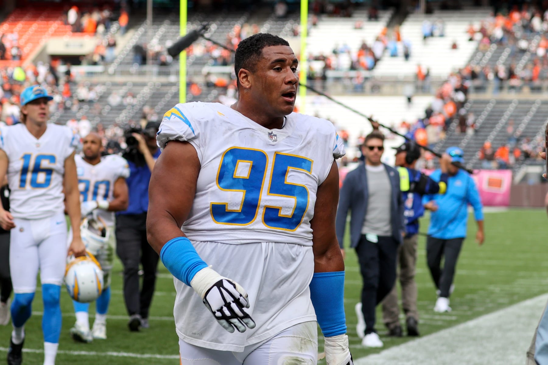 NFL free agents 2023: Ranking top 10 offensive linemen – NBC Sports Boston