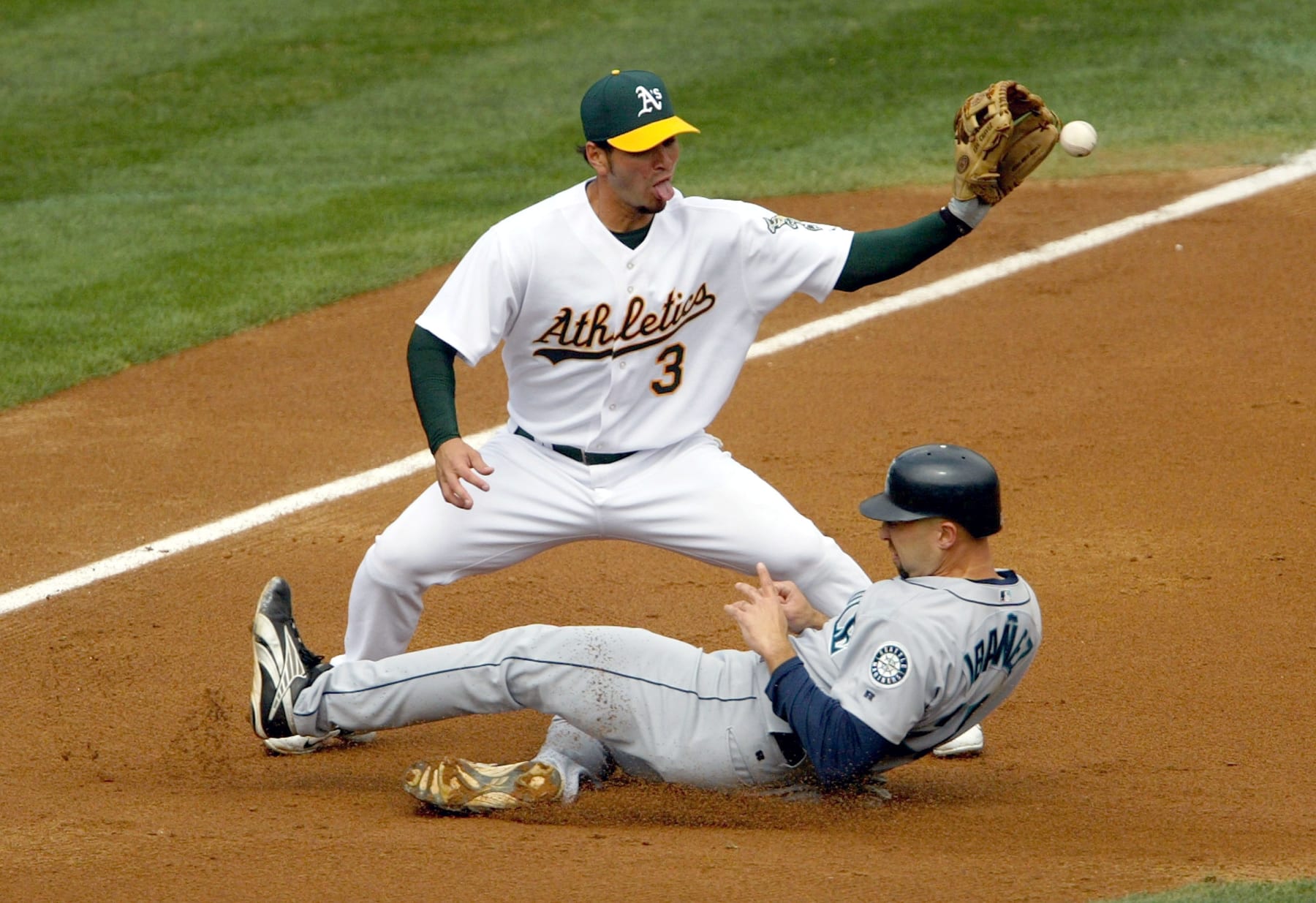 SF Giants swept by A's, choke away 3-run lead to MLB's worst team