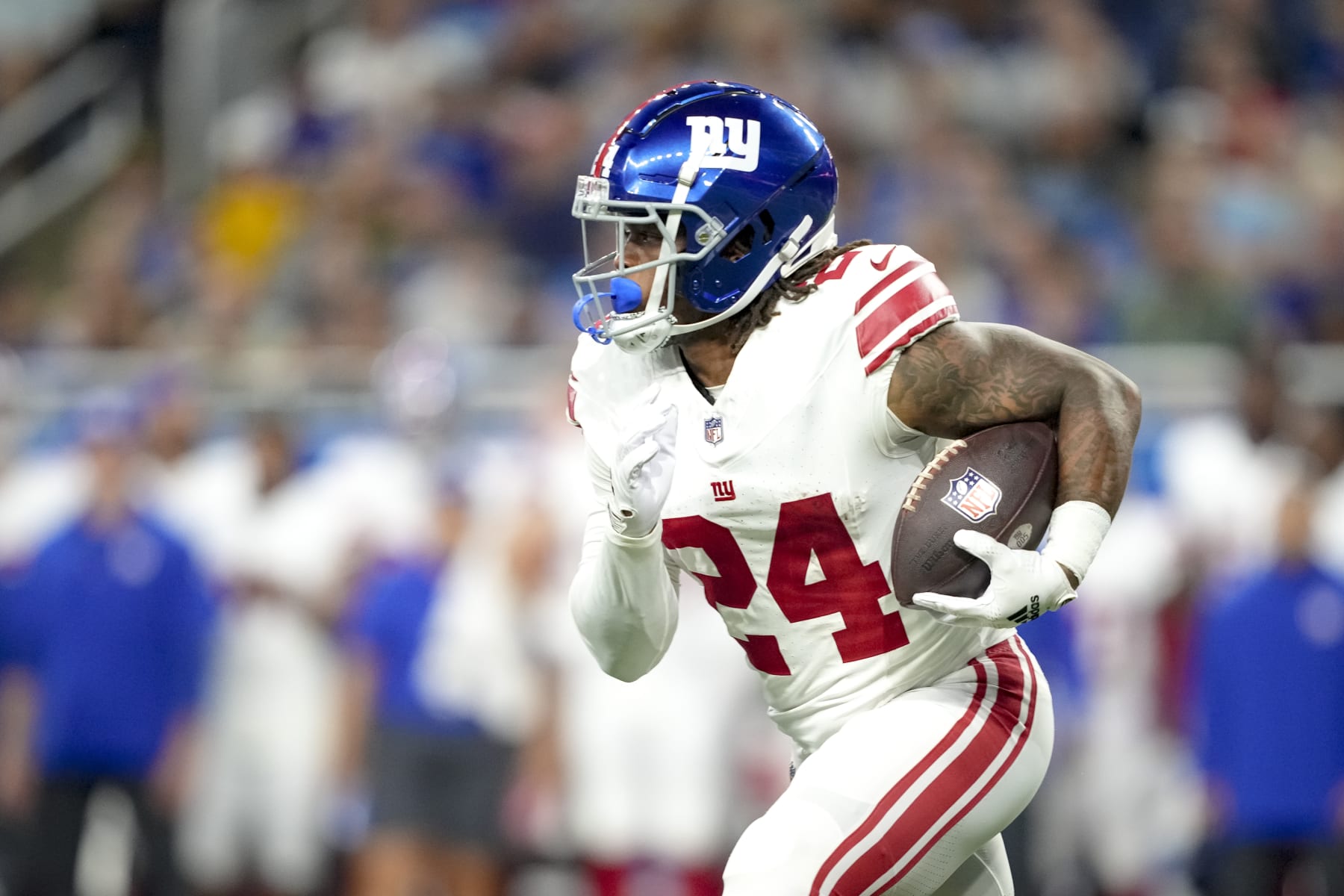 Giants add running back James Robinson