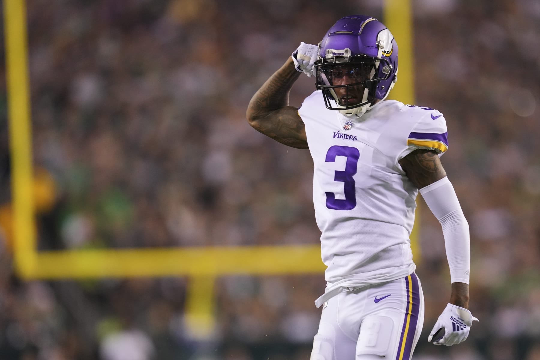 Minnesota Vikings cornerback Duke Shelley (20) pursues a play on