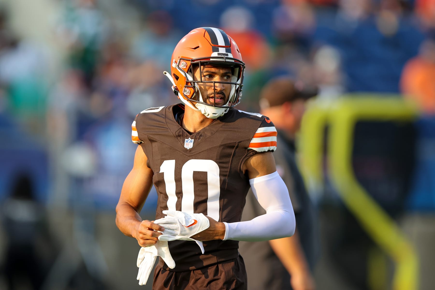 Browns place WR Anthony Schwartz, LB Sione Takitaki on injured reserve