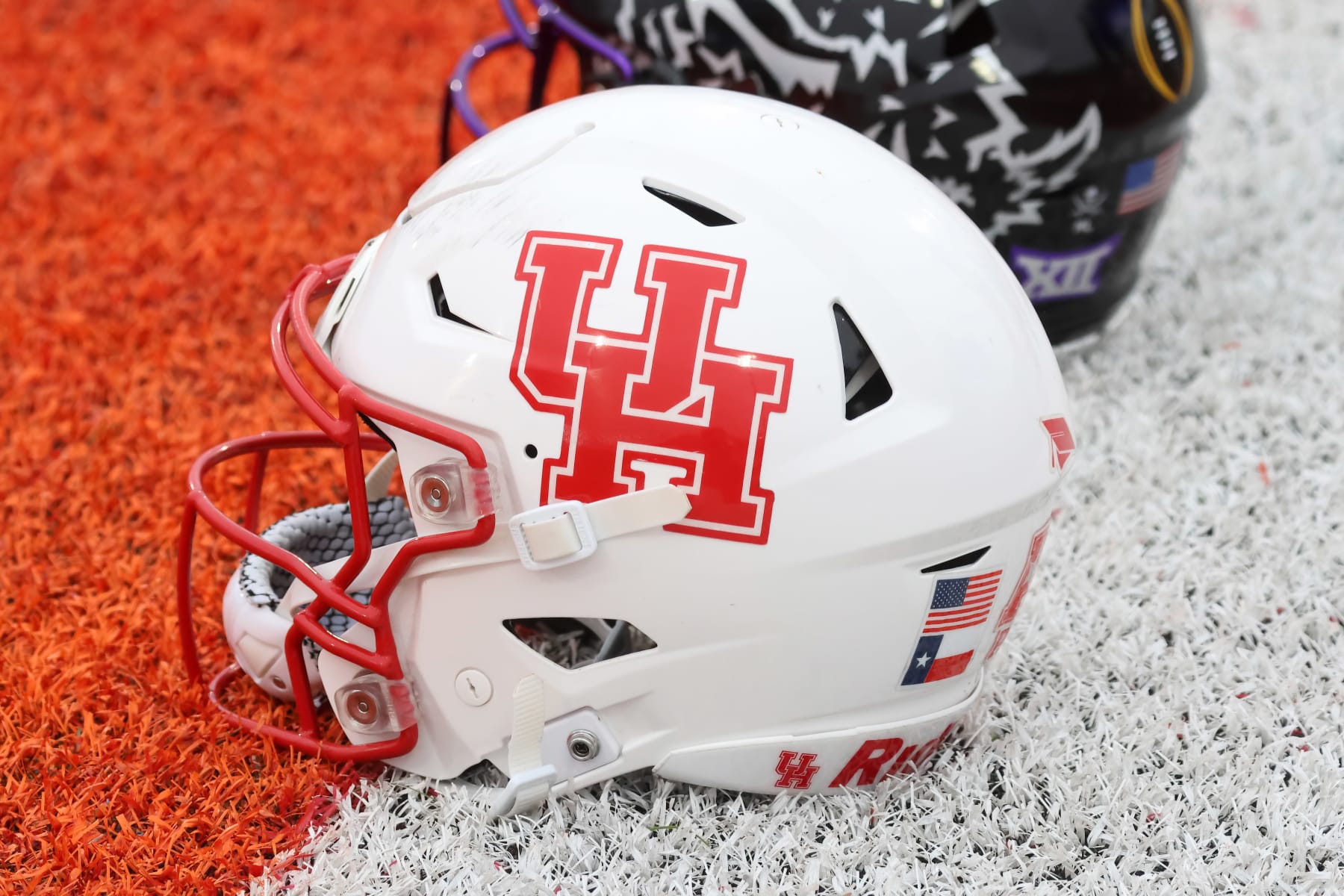 University of Houston to wear Oilers-like uniforms for Saturday's