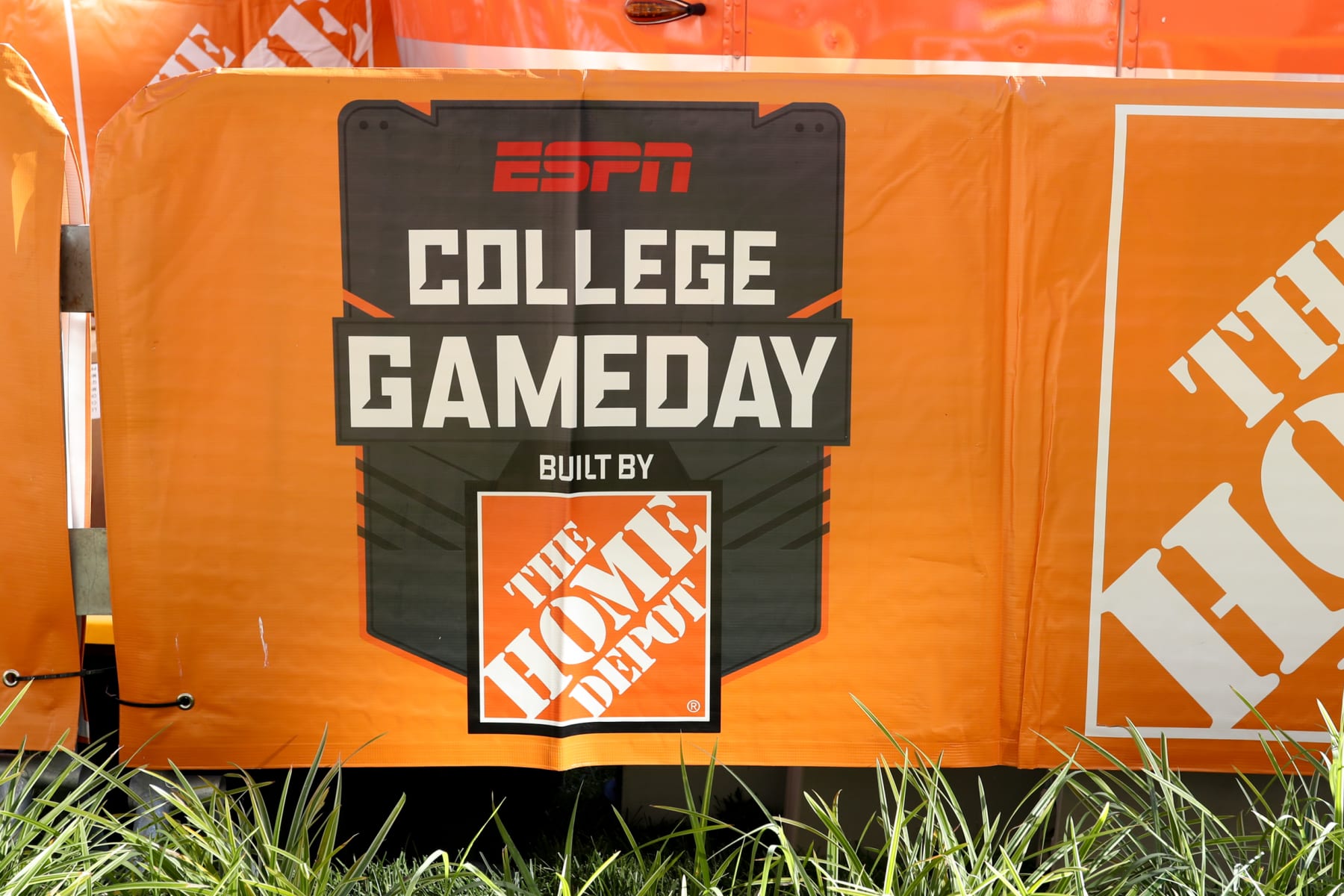 ESPN College GameDay - Week 1 Picks; Late TV Windows; Nugget Platters;  Coaching to Cover