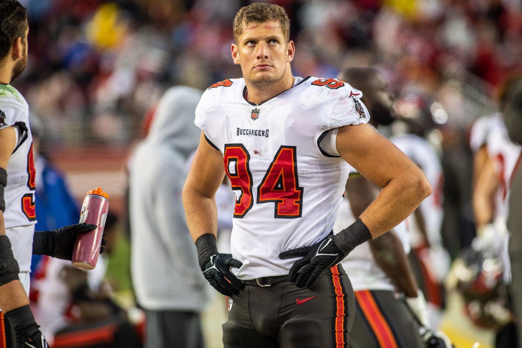 Tampa Bay brings back former Browns linebacker Carl Nassib for depth 