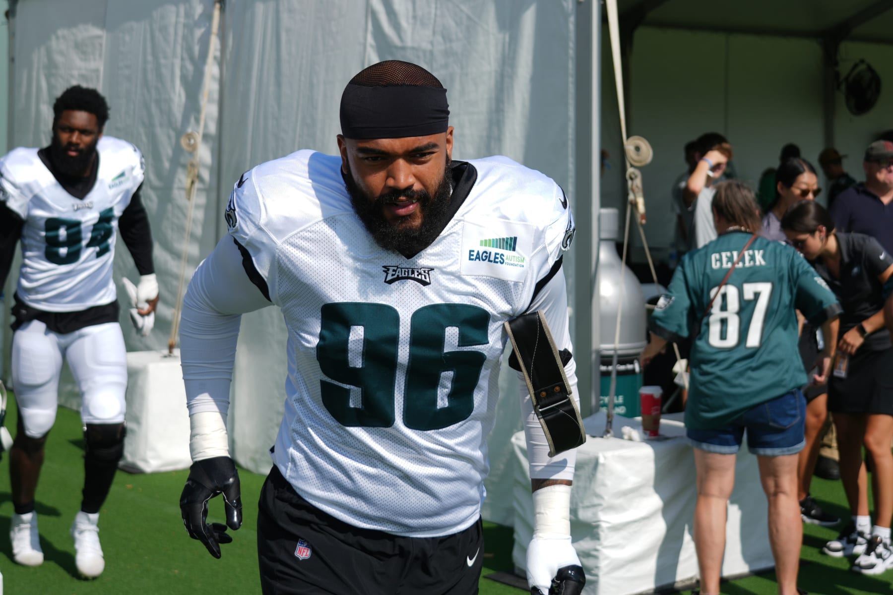 Eagles DE Derek Barnett reportedly seeking trade for more playing time