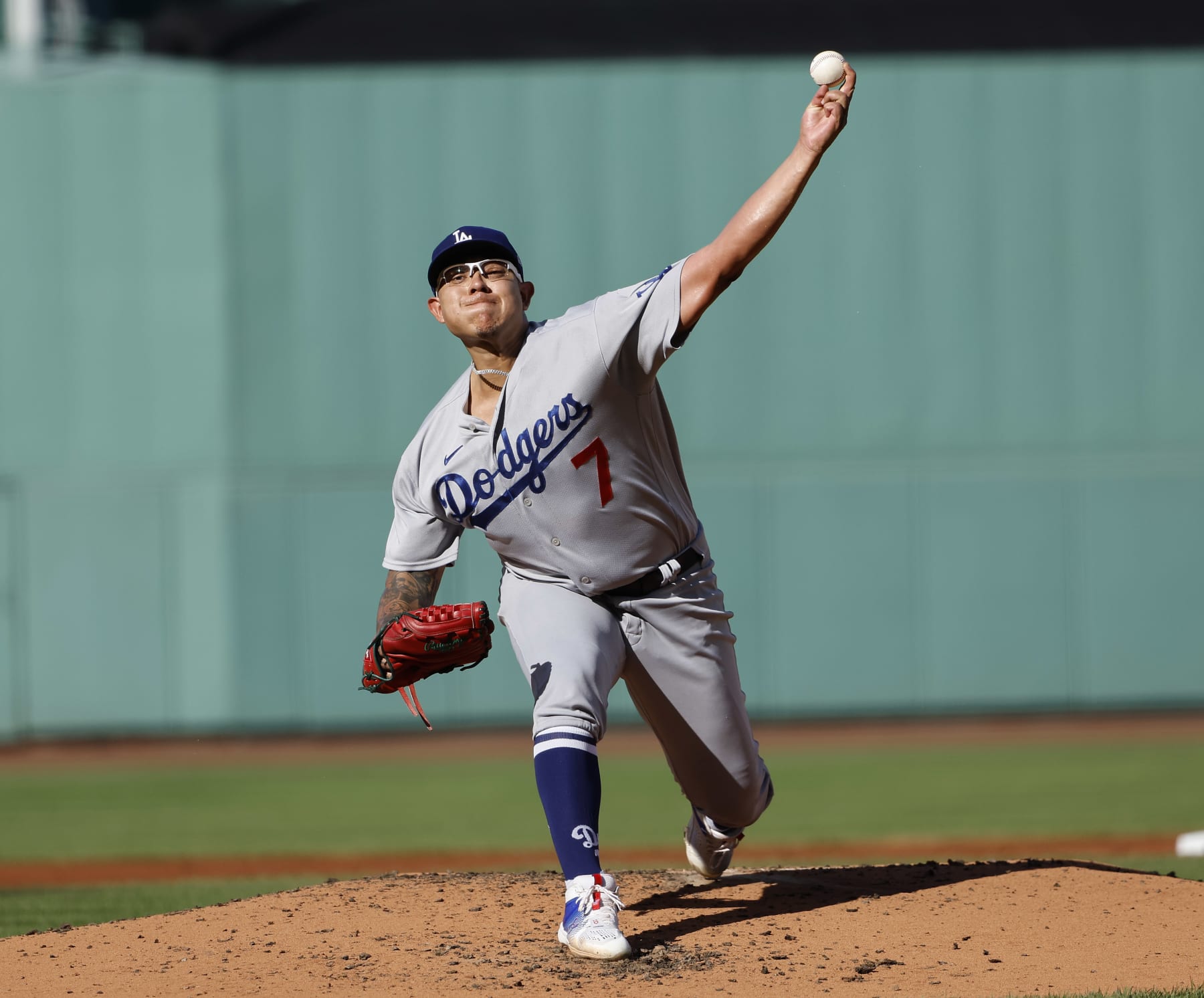 Dodgers' Julio Urías, Dave Roberts among BBWAA awards finalists