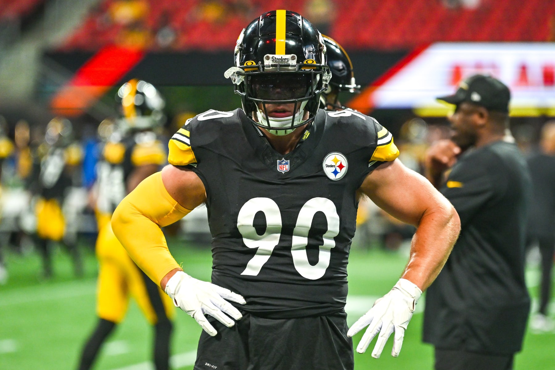 Pittsburgh Steelers linebacker T.J. Watt (90) warms up before an