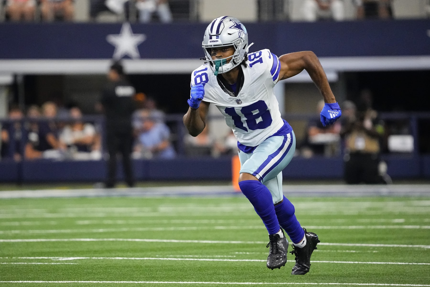 Dallas Cowboys rookie Deuce Vaughn will get share of touches Sunday night