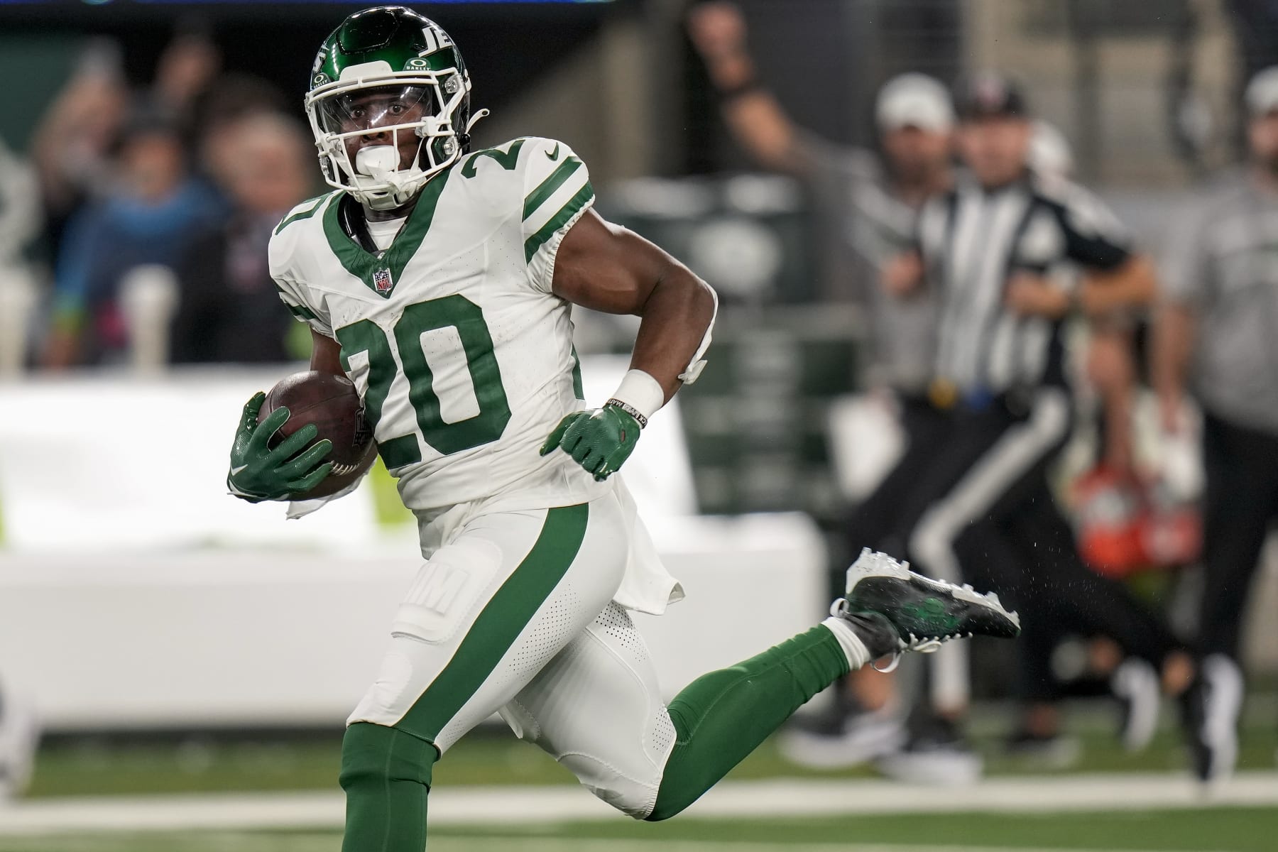 Jets RB Breece Hall, offensive rookie of the year frontrunner, feared to  have serious knee injury