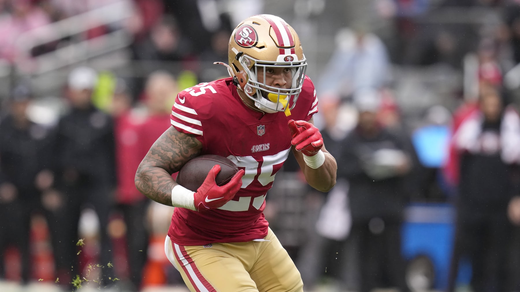 San Francisco 49ers CUTTING Elijah Mitchell Per Bleacher Report