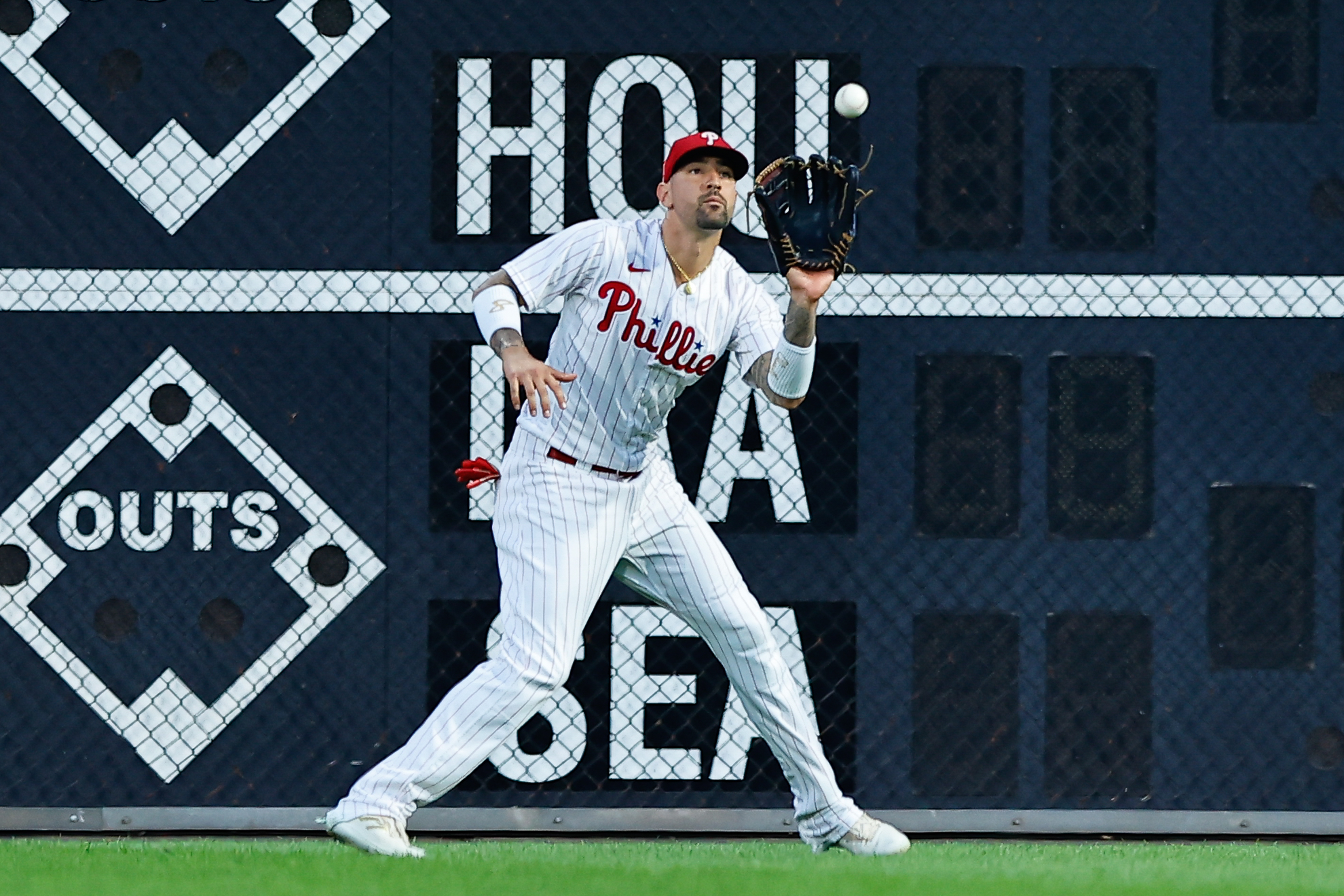 Shane Victorino's slam leads Phillies in 5-2 NLDS win over Brewers
