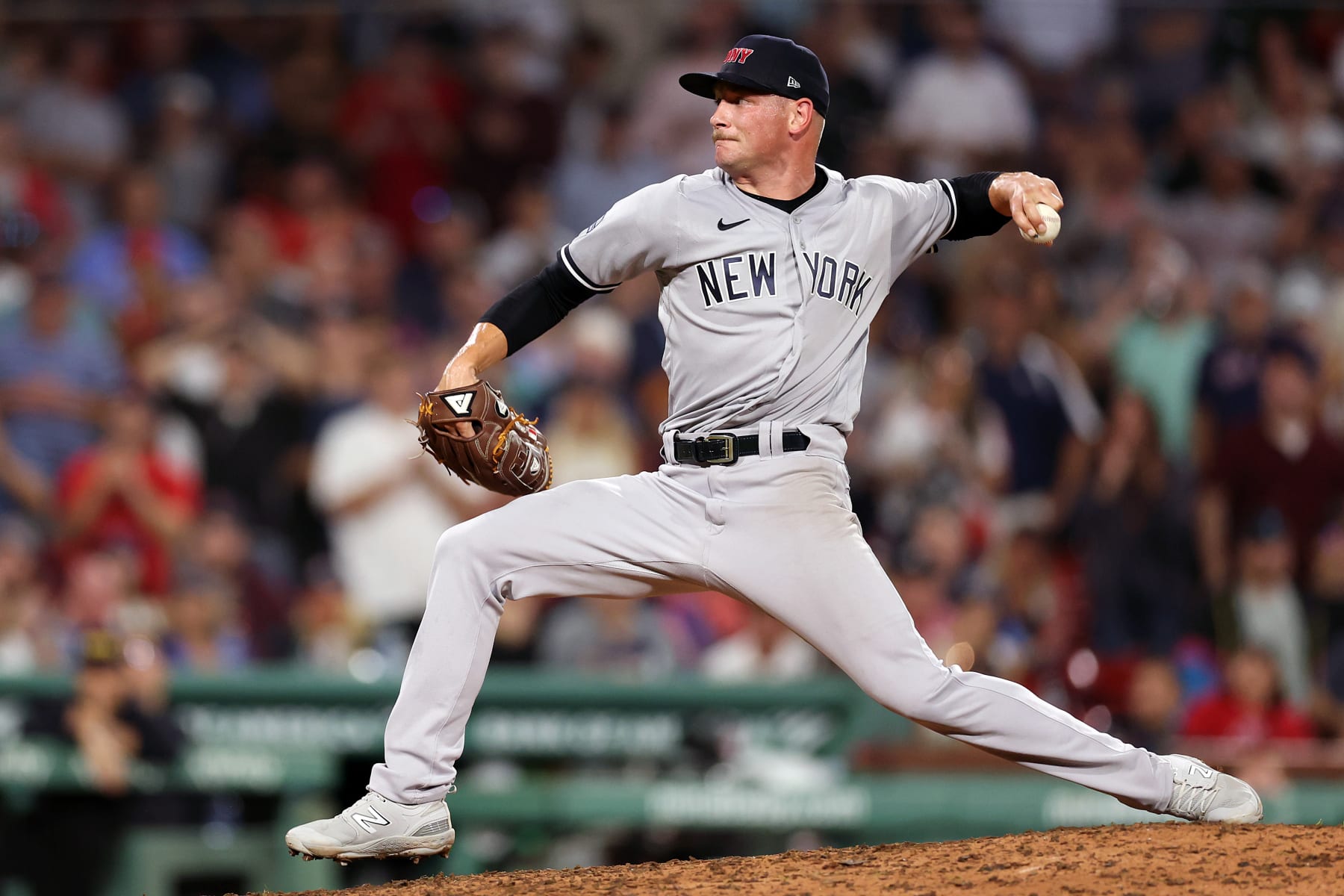 Yankees' Anthony Misiewicz hit in head with liner, carted off field