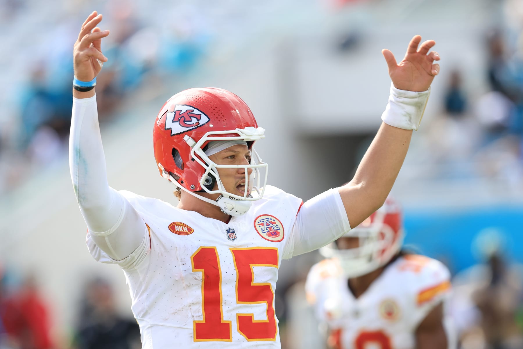 Chiefs rally past Chargers 27-24 in early AFC West showdown – The