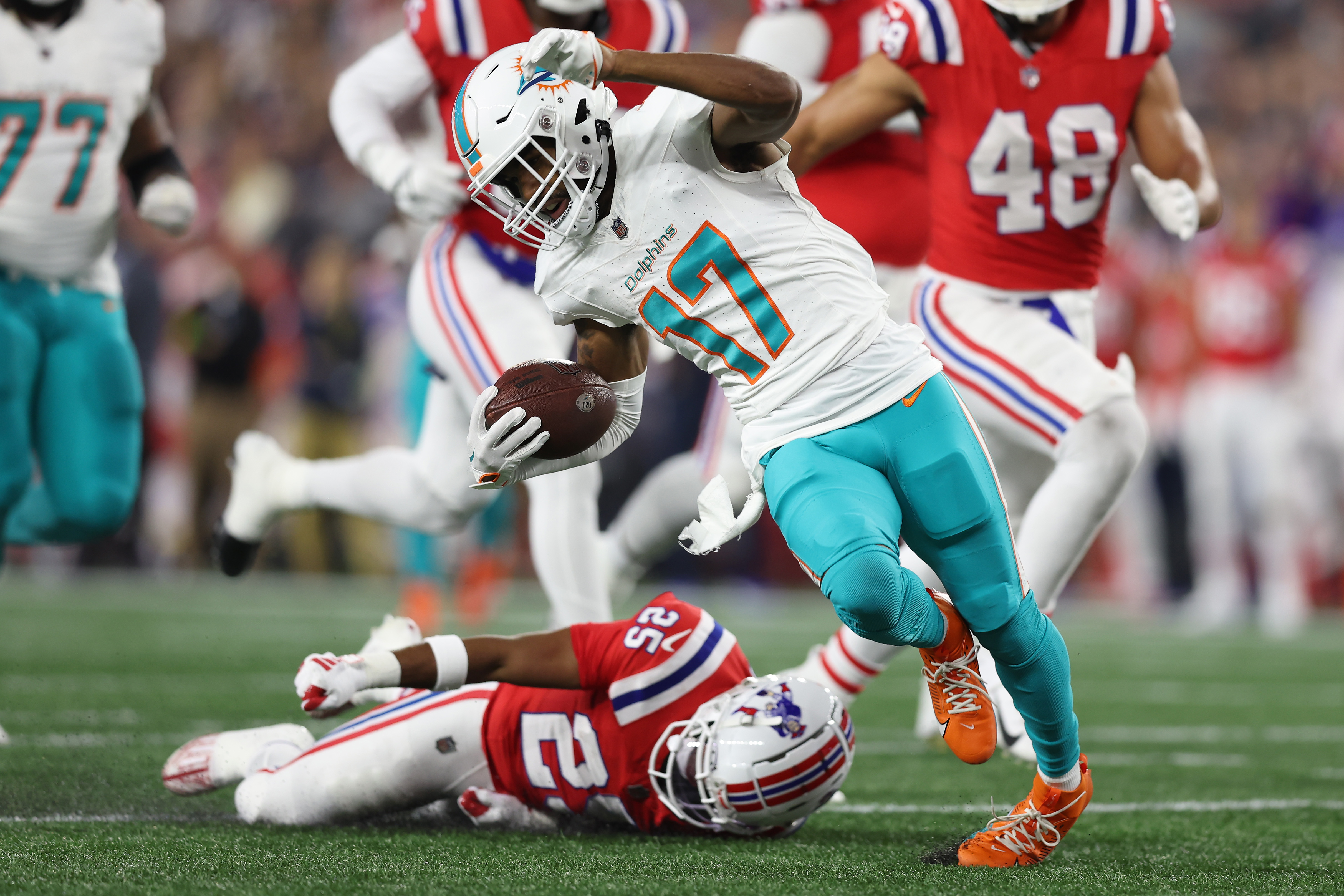 Dolphins RB De'Von Achane says he compares to McCaffrey; ready to race -  The Phinsider