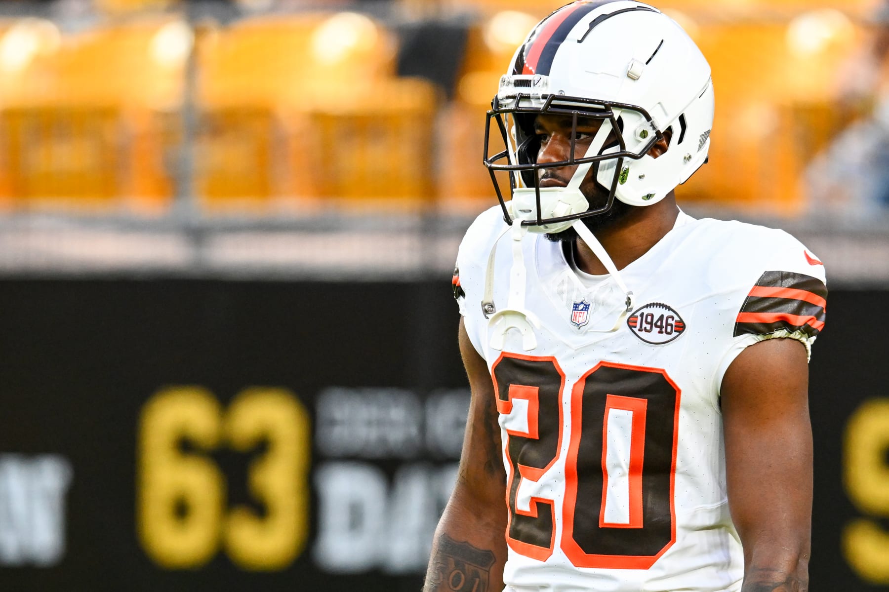 Photo: Browns Debut New Helmet with All-White Uniforms vs