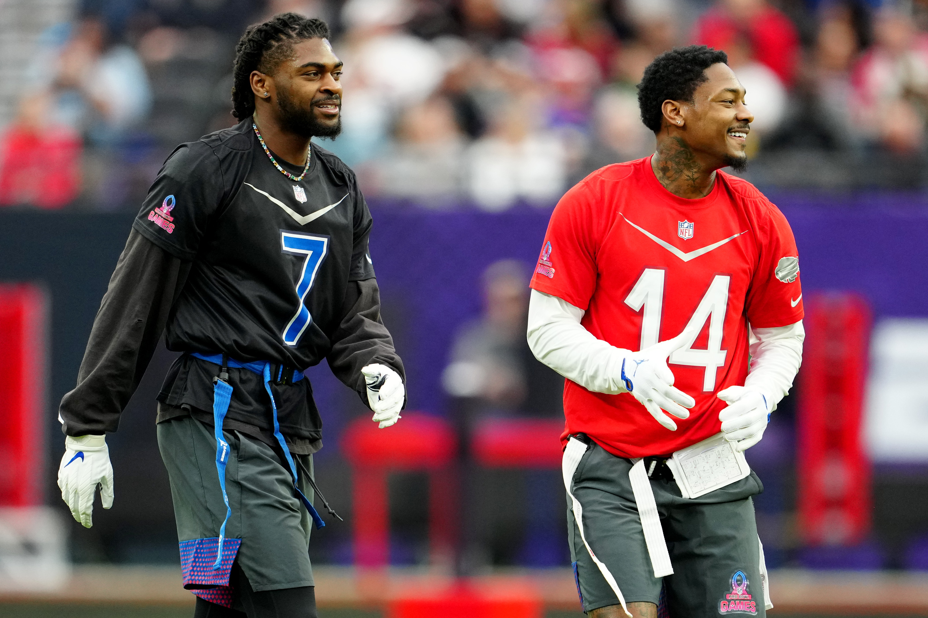 Bills' Stefon Diggs does jersey swap with brother Trevon at Pro Bowl