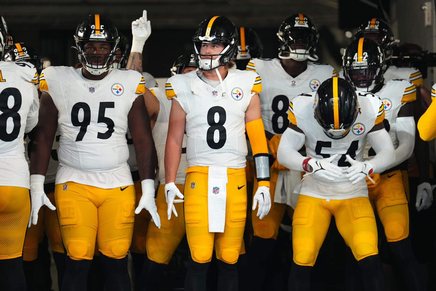 Kenny Pickett passes for 2 touchdowns as Pittsburgh Steelers top Las Vegas  Raiders 23-18