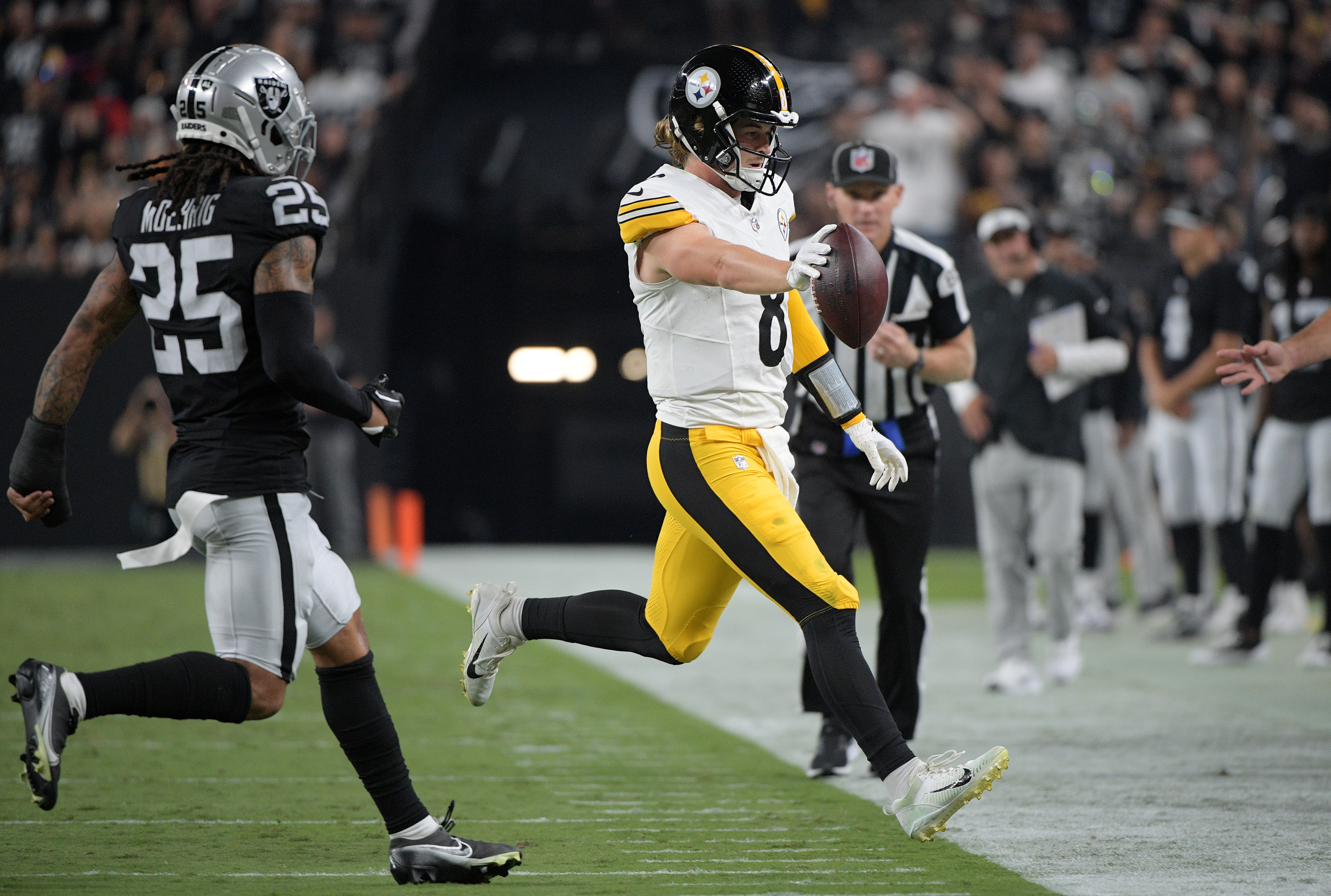 Raiders slip past Steelers in wild 24-21 upset