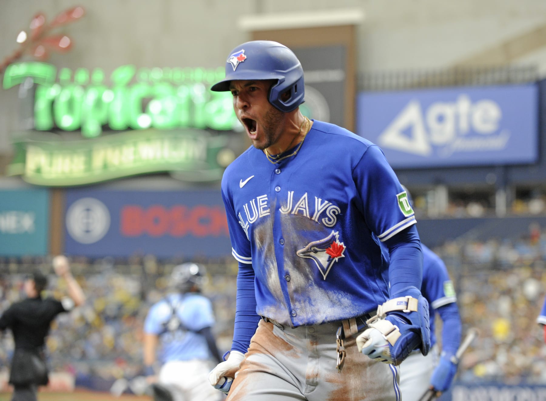 Report: Jays struggling to sign some players due to home-field